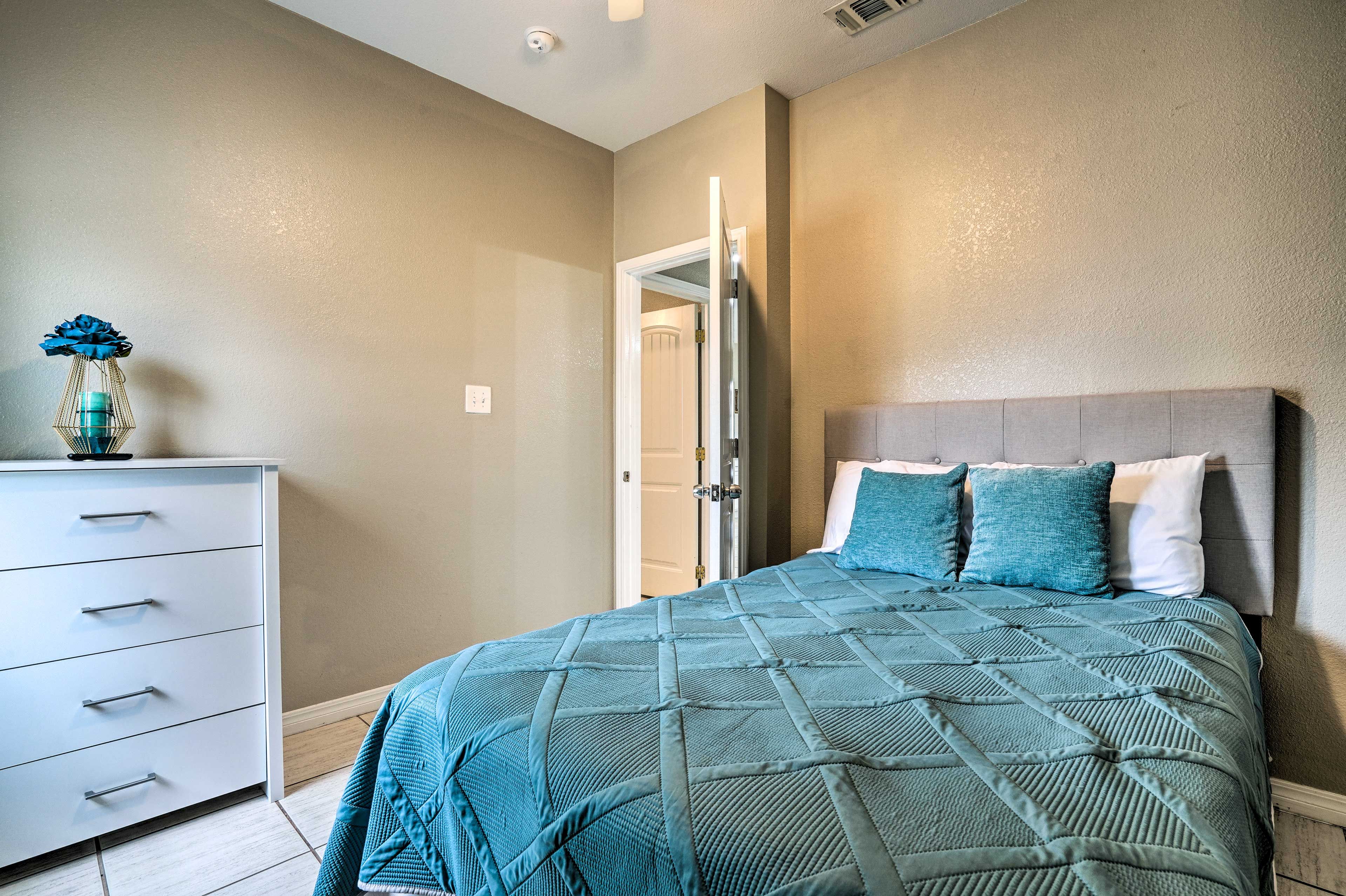 Bedroom 3 | Full Bed | Smart TV