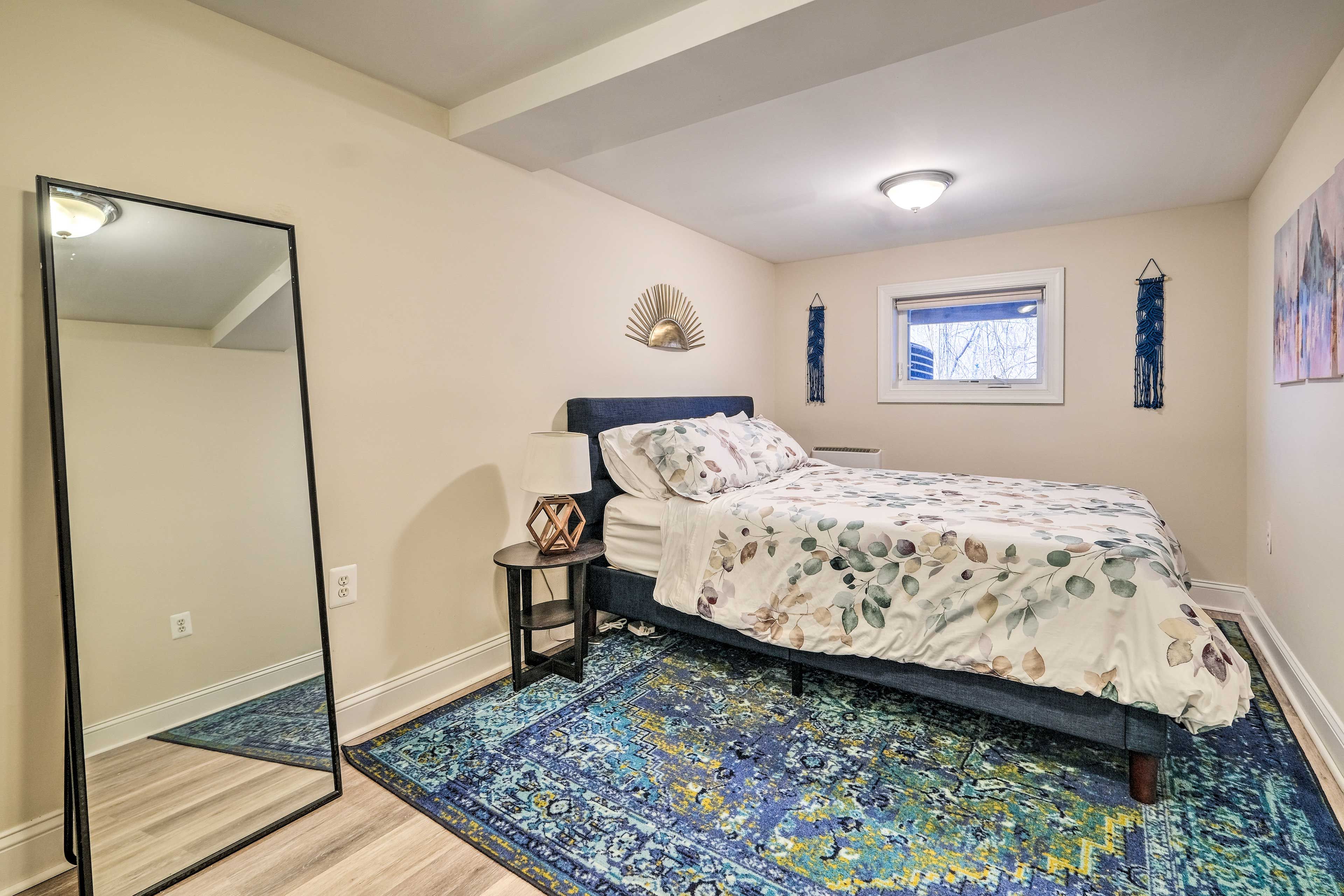Bedroom 1 | Queen Bed | Linens Provided