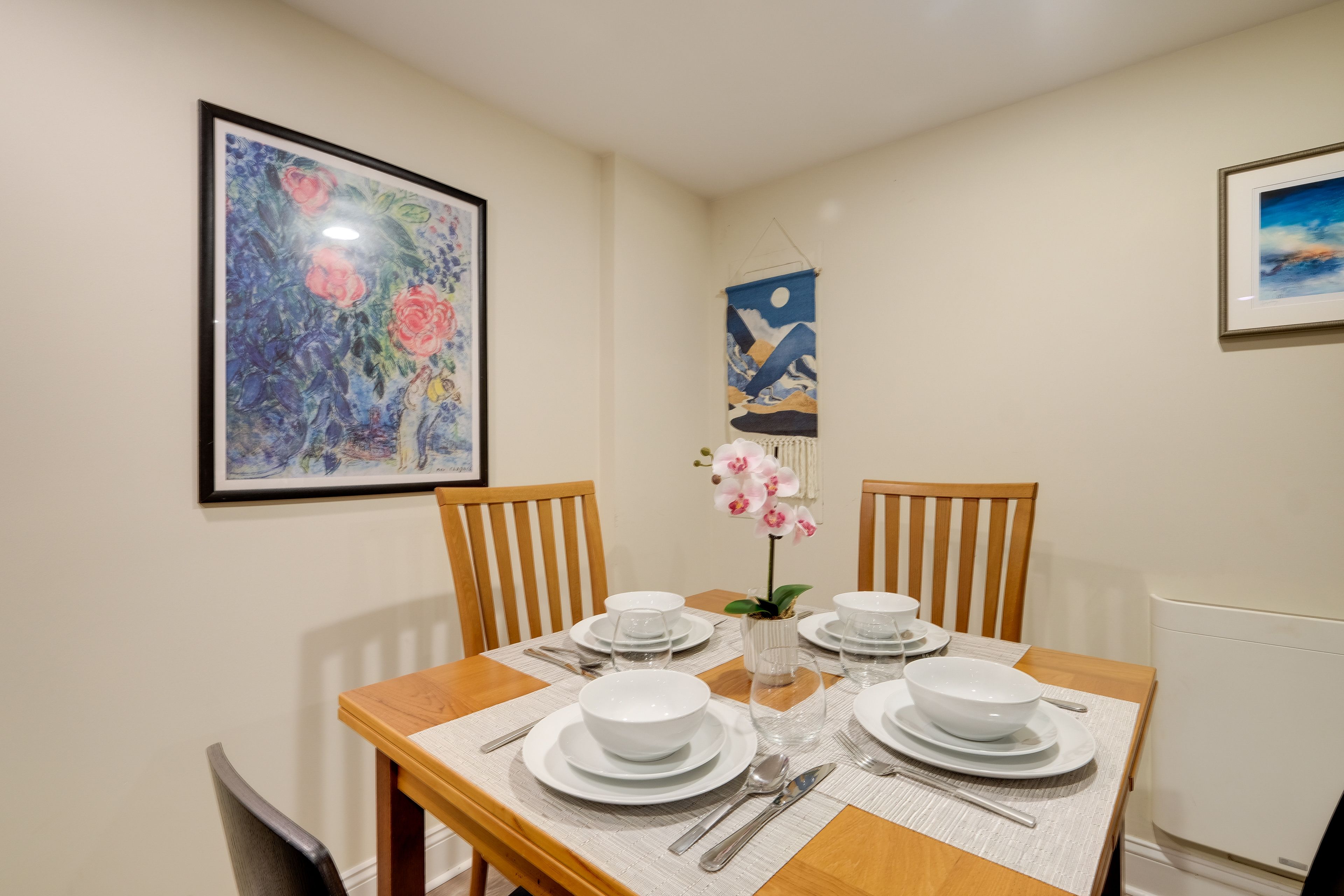 Dining Area | Dishware/Flatware Provided