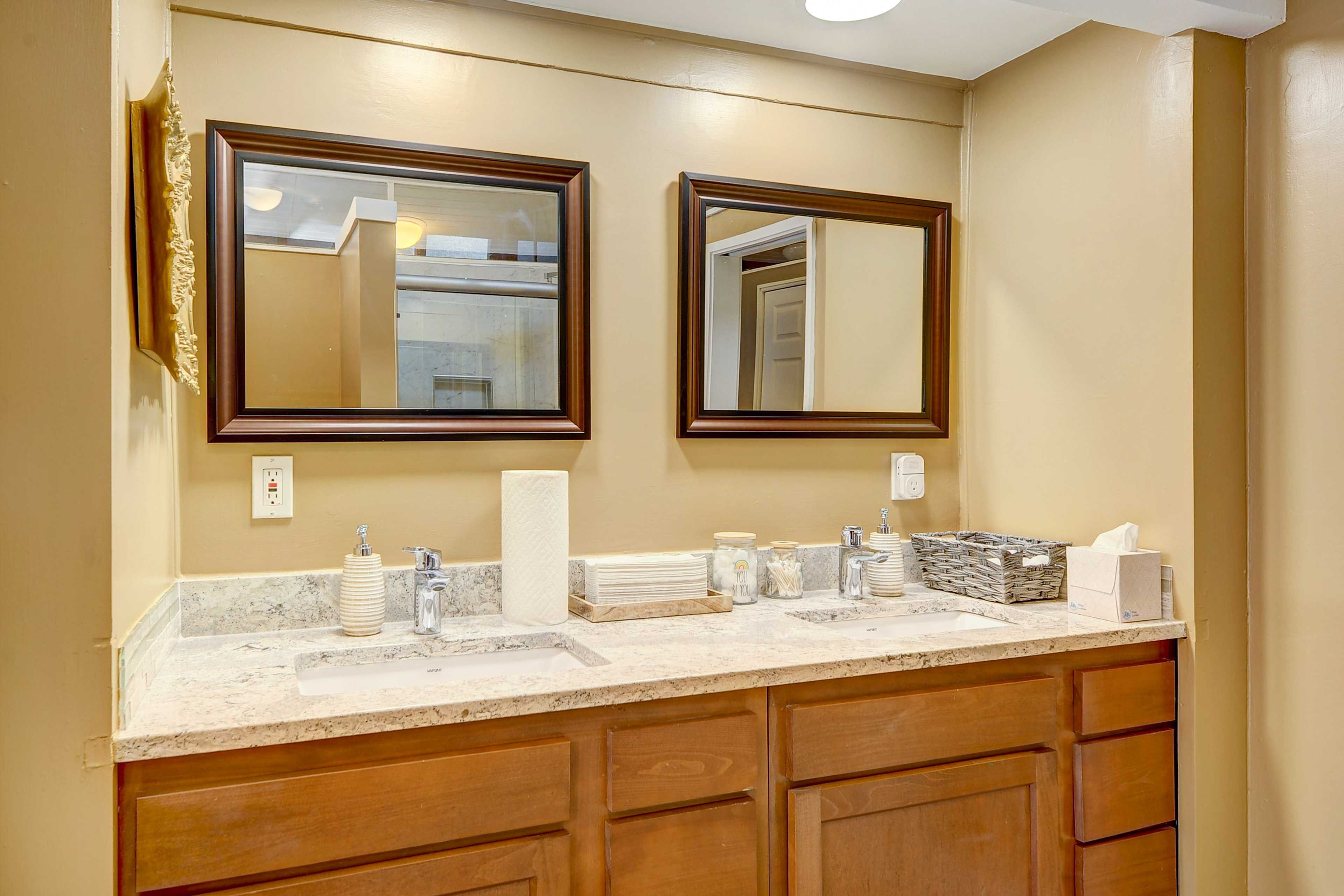 Full Bathroom | Complimentary Toiletries