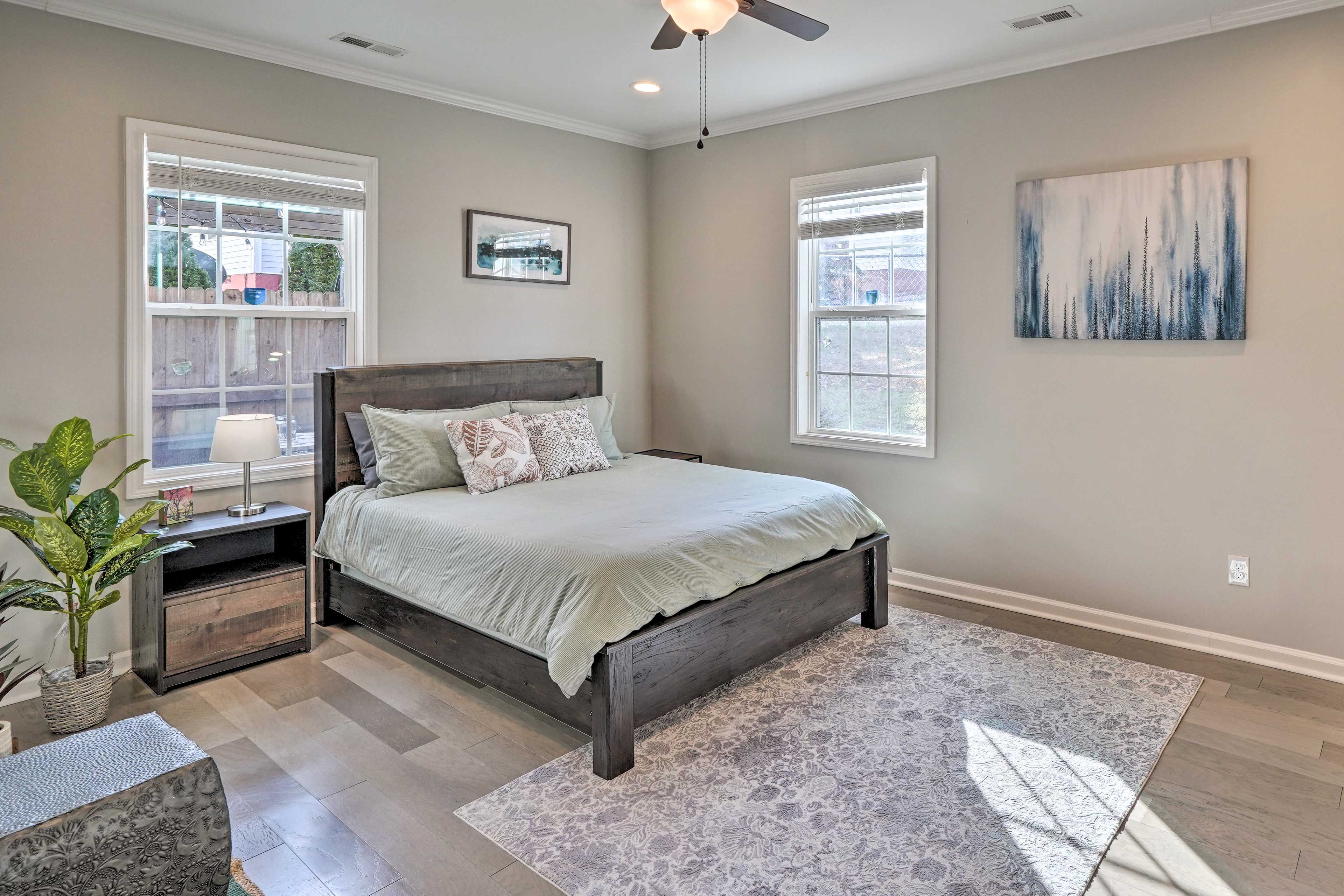 Bedroom 1 | Queen Bed | En-Suite | Walk-In Closet