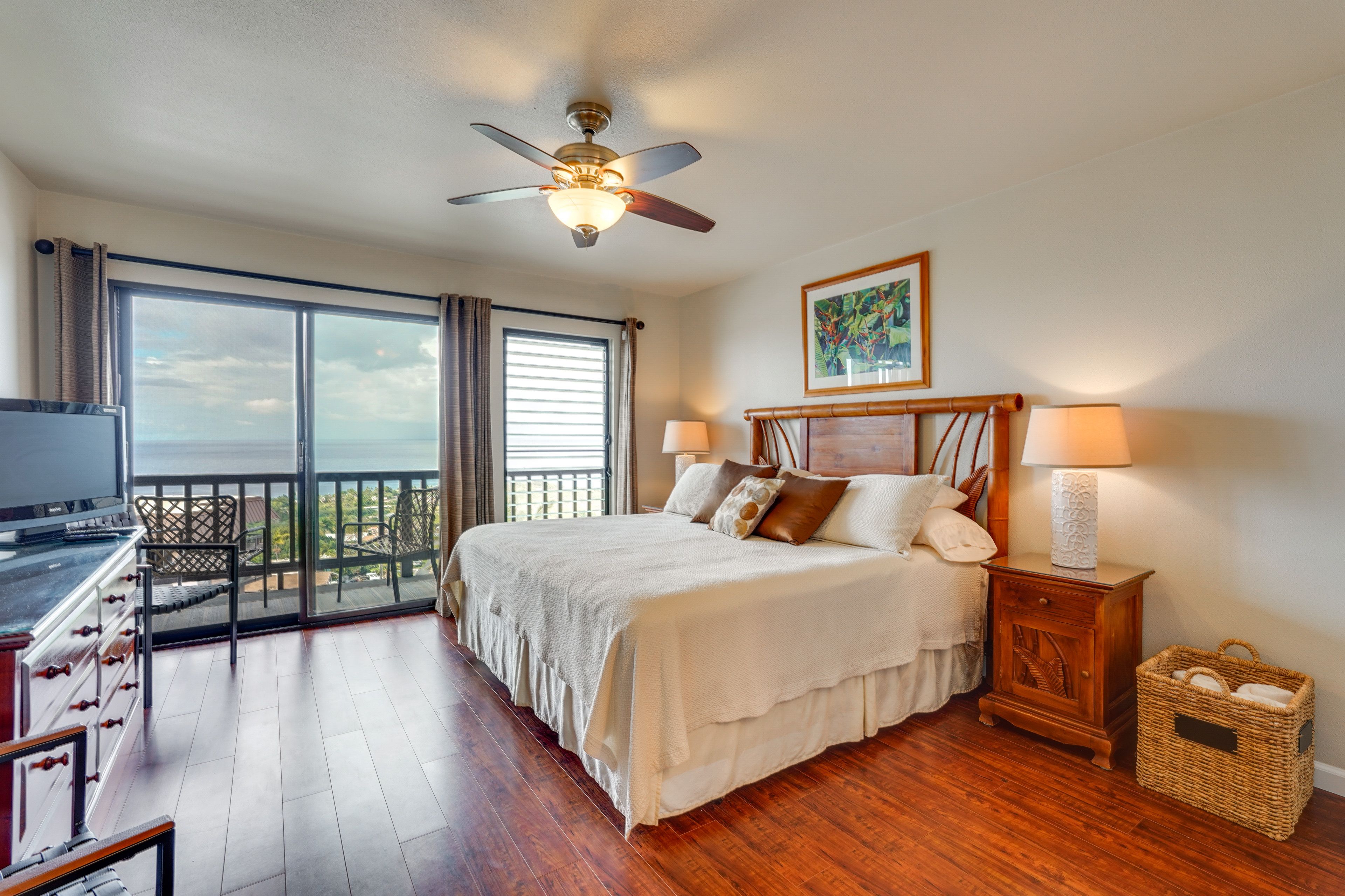 Bedroom 1 | King Bed | Linens Provided