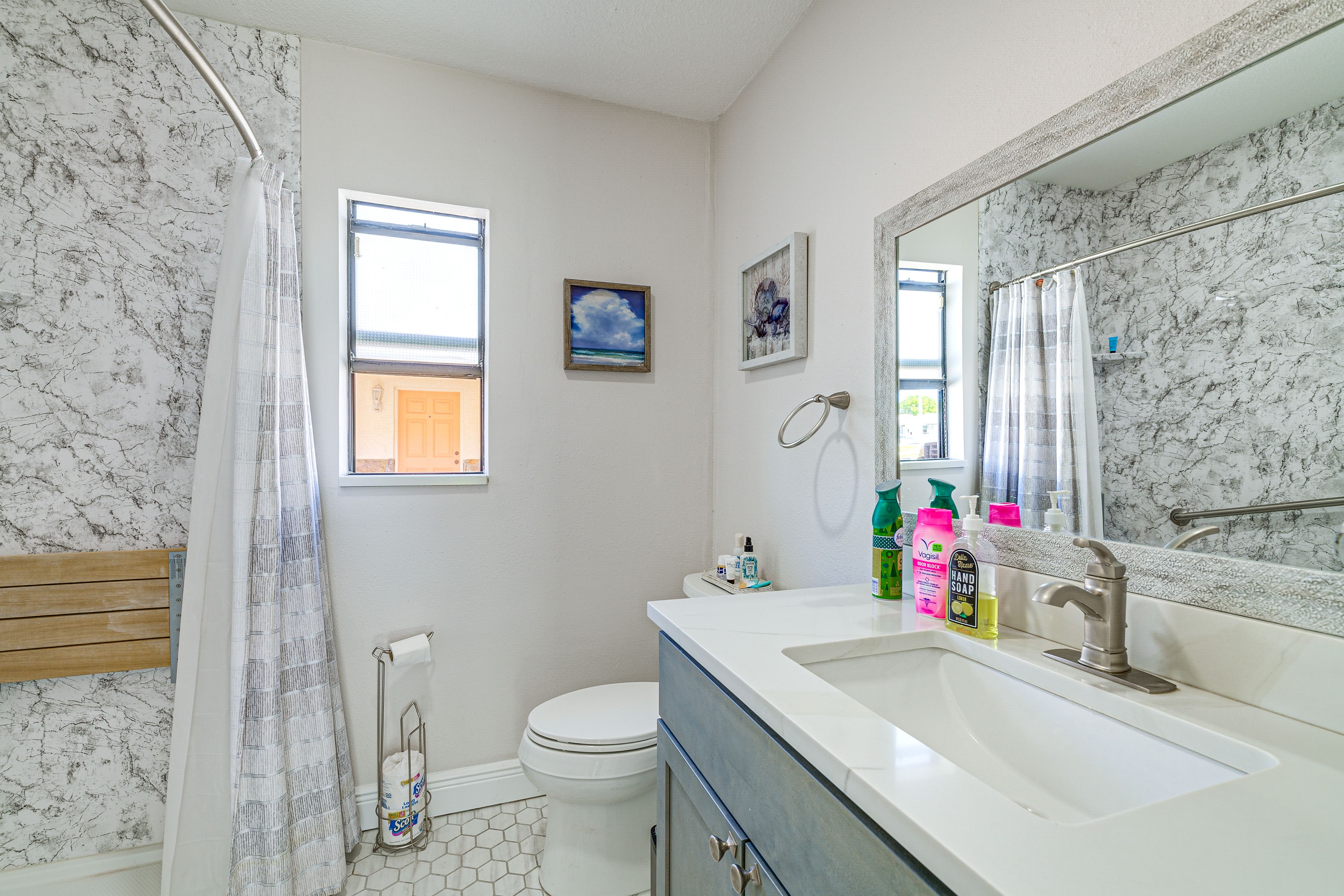 Full Bathroom | Towels & Linens Provided