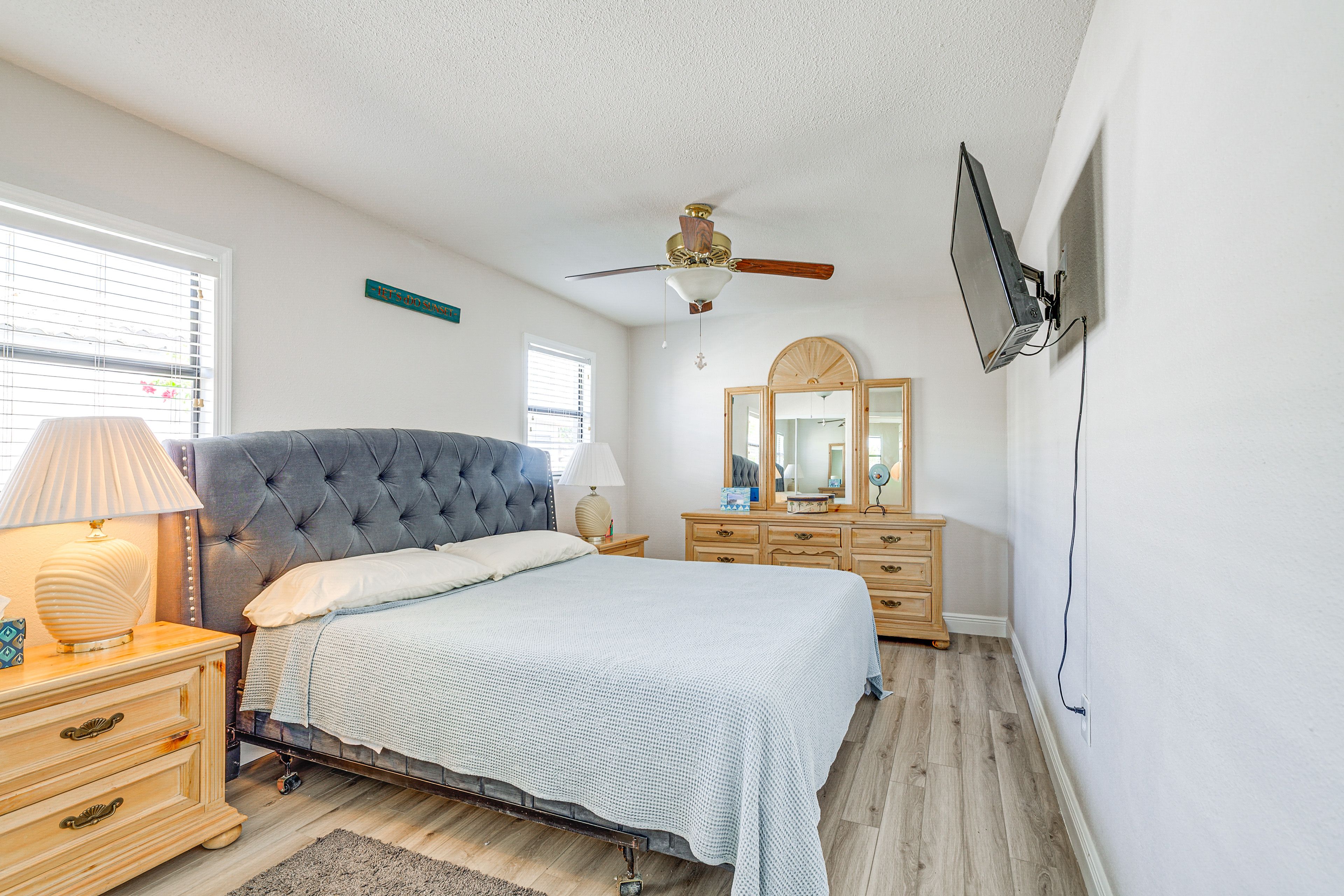 Bedroom 1 | King Bed