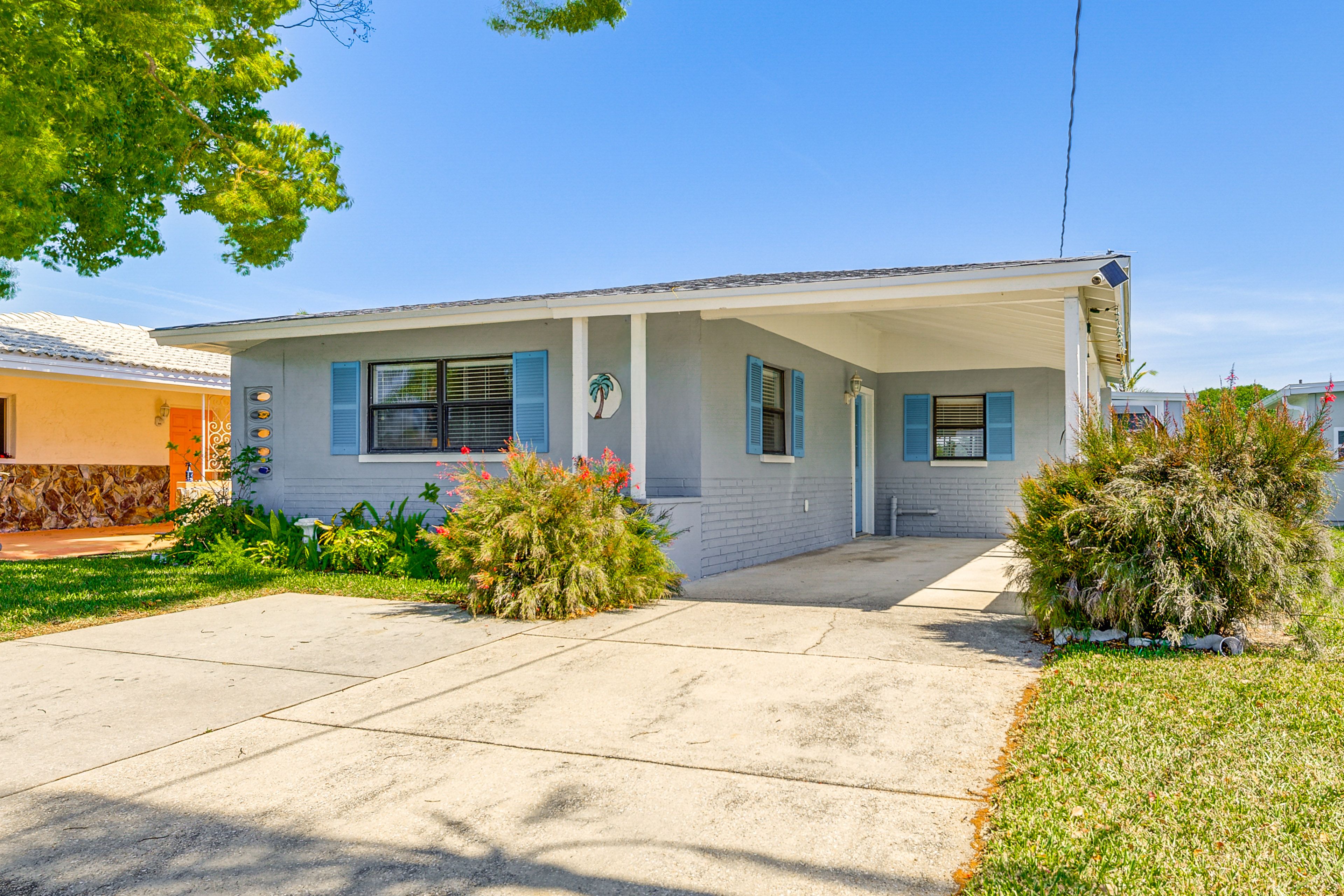 Parking | Driveway (3 Vehicles)
