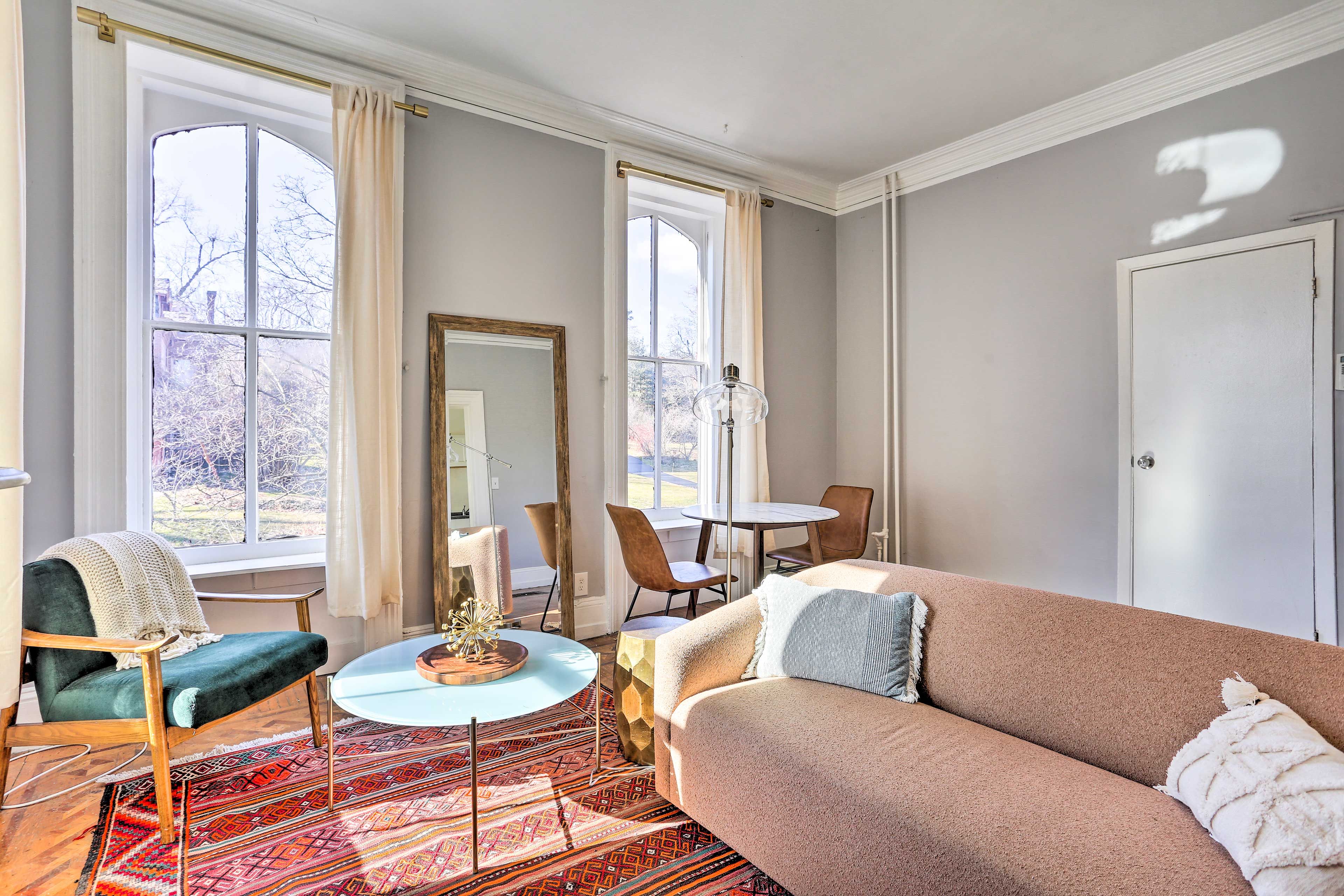 Living Room | Free WiFi | Smart TV