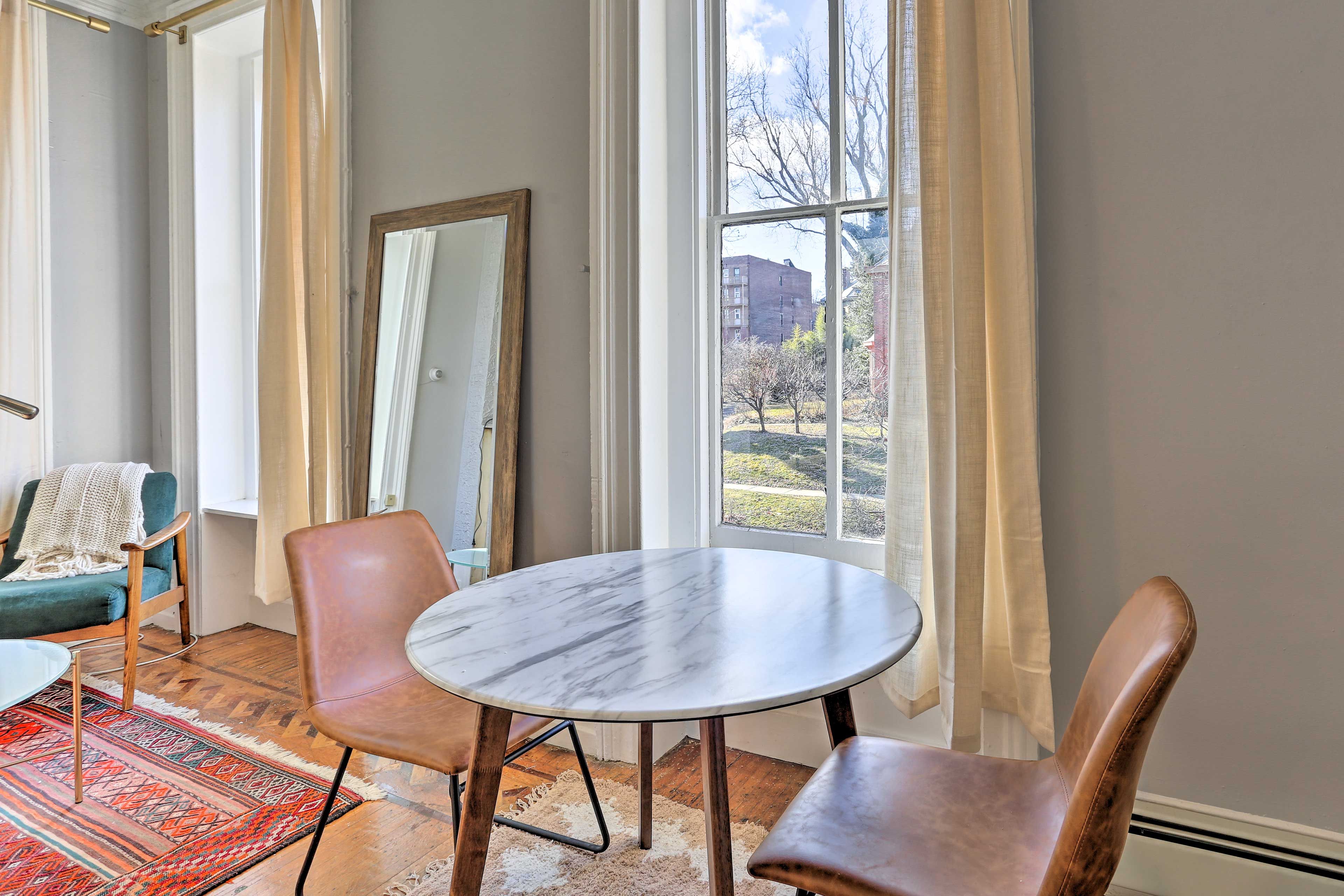 Dining Area | Dishware/Flatware Provided