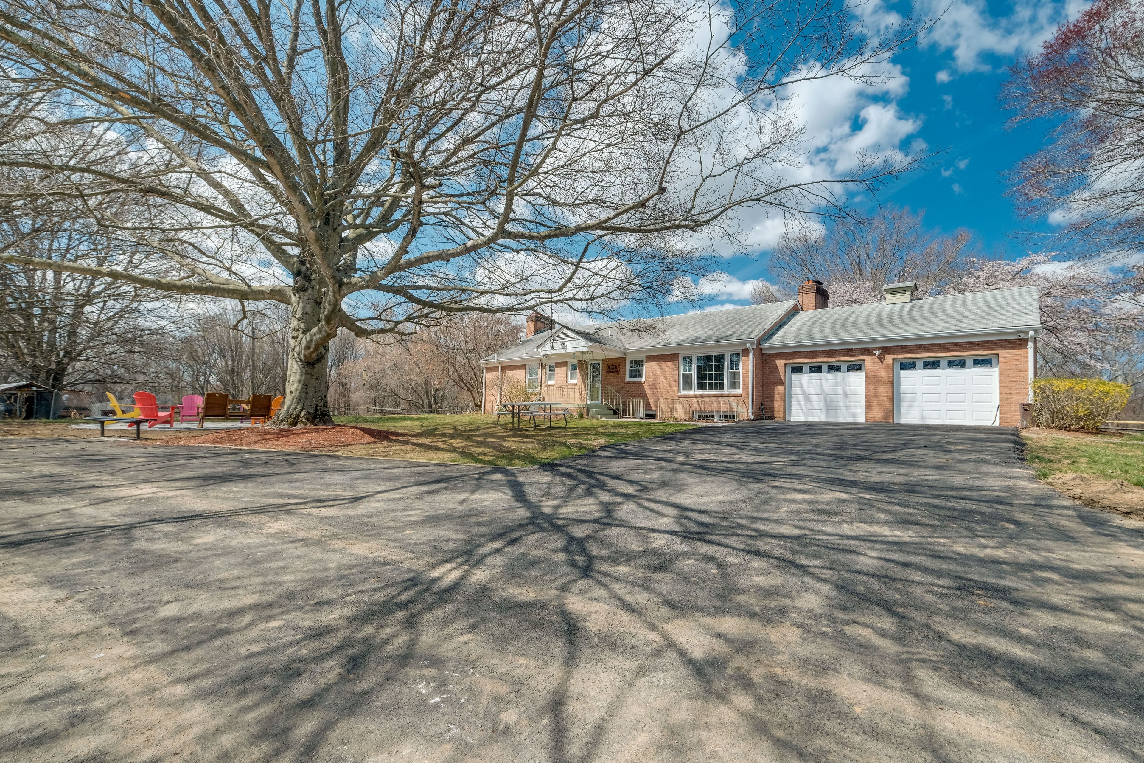 Parking | Driveway (6 Vehicles)