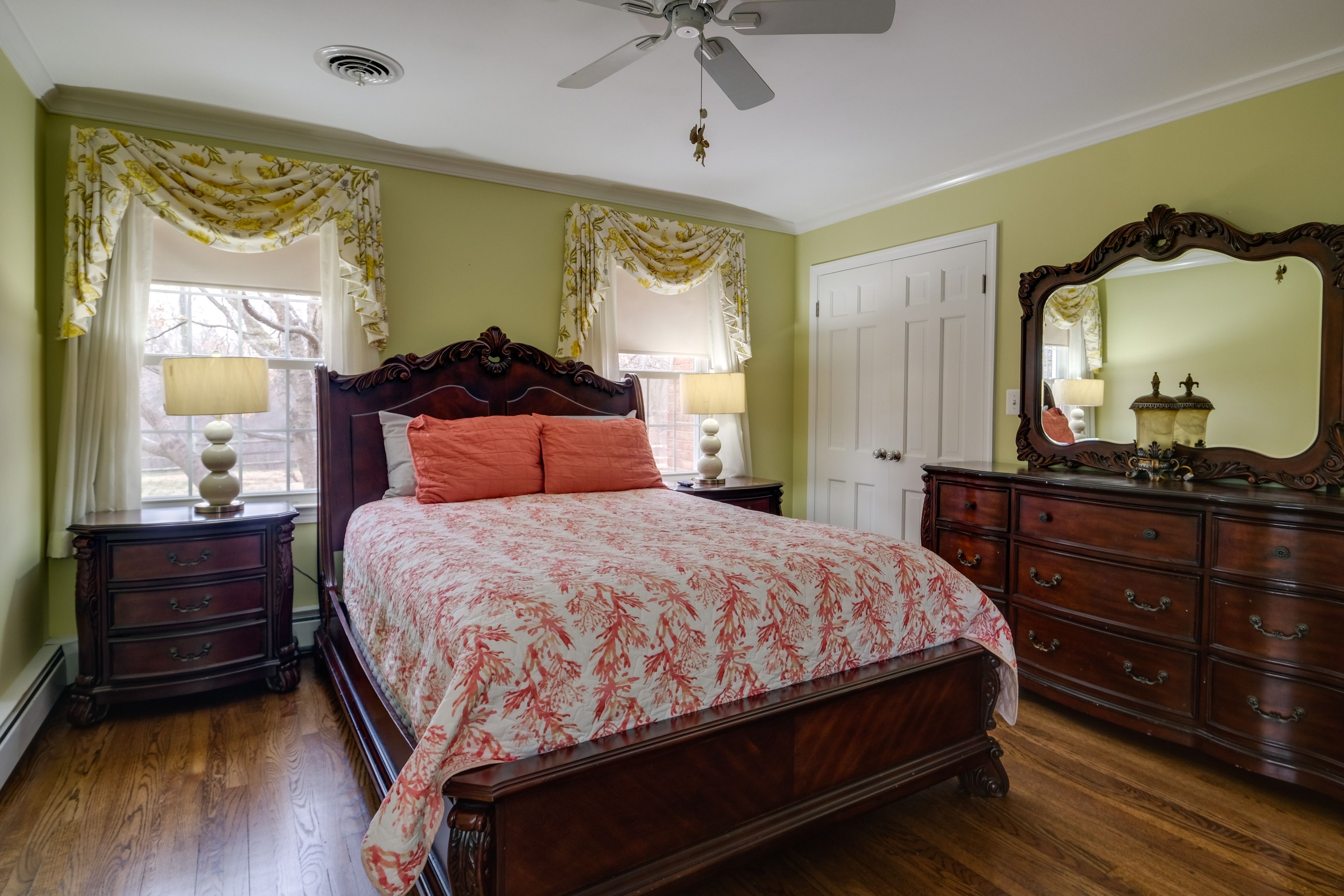 Bedroom 1 | Main Floor | Queen Bed | Linens Provided