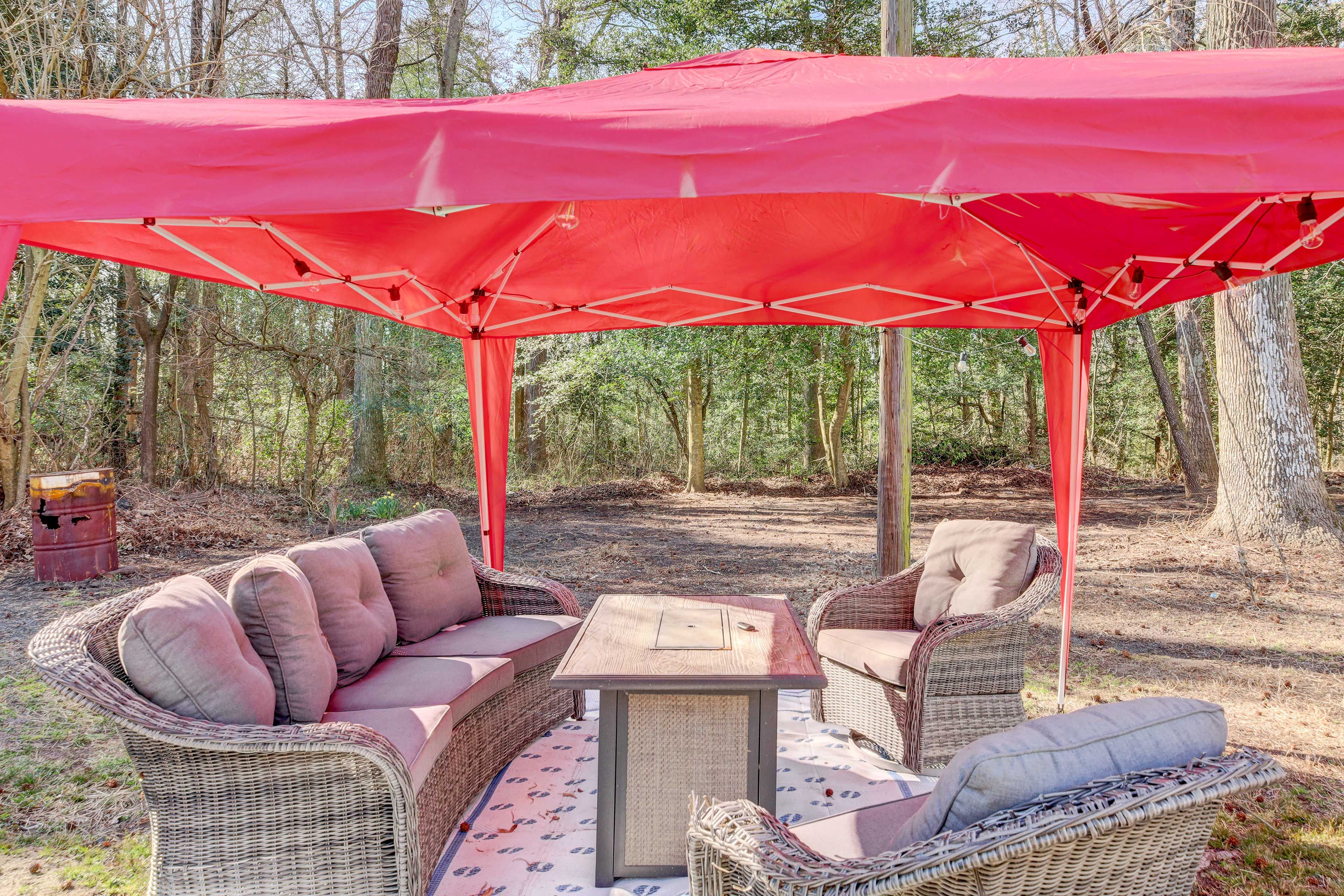 Gazebo | Lounge Seating | Charcoal Grill | Free WiFi