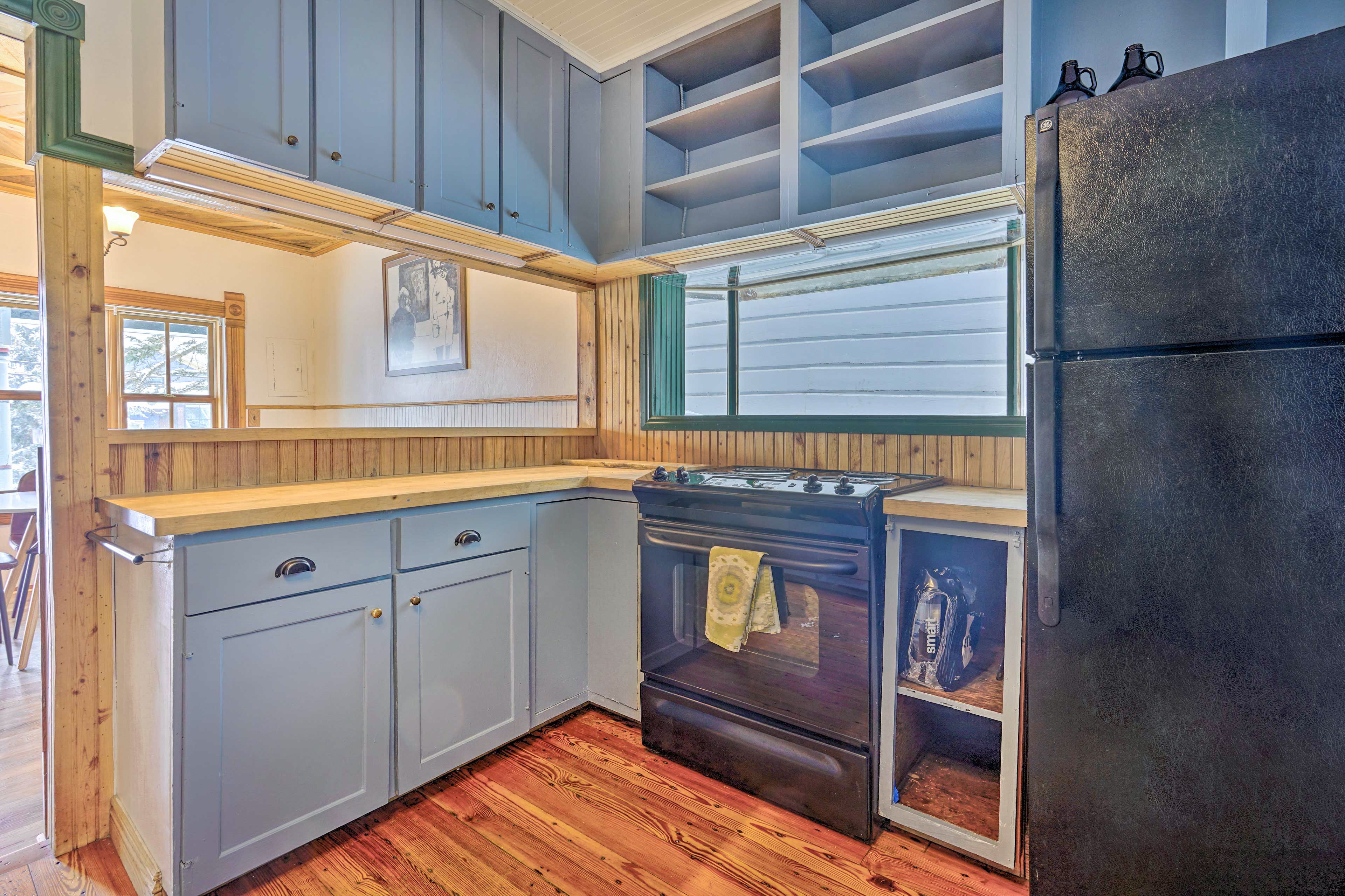 Kitchen | Blender | Drip Coffee Maker | Dishware & Flatware