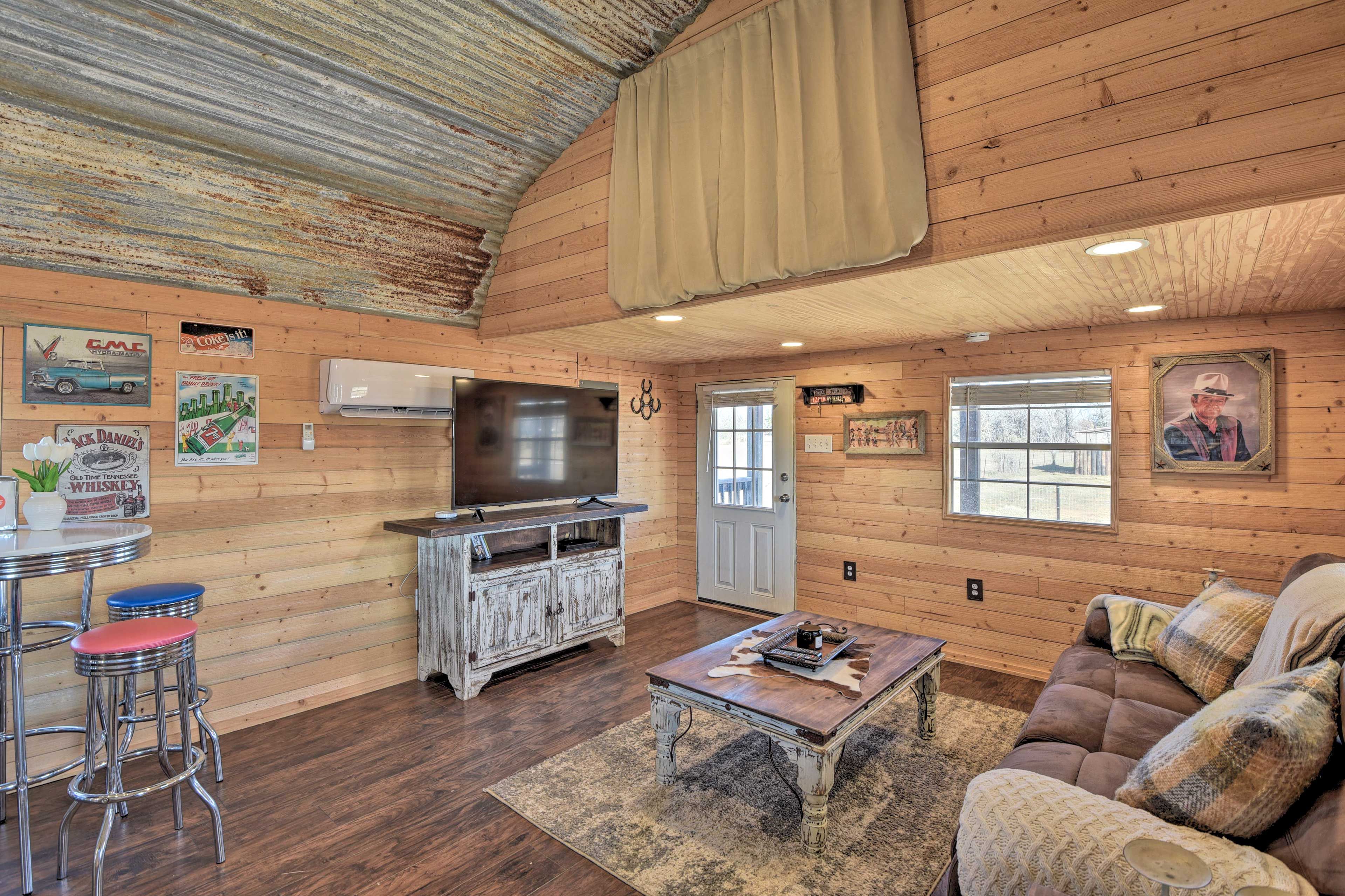 Living Room | Main Floor | Central Air Conditioning | DVD Player