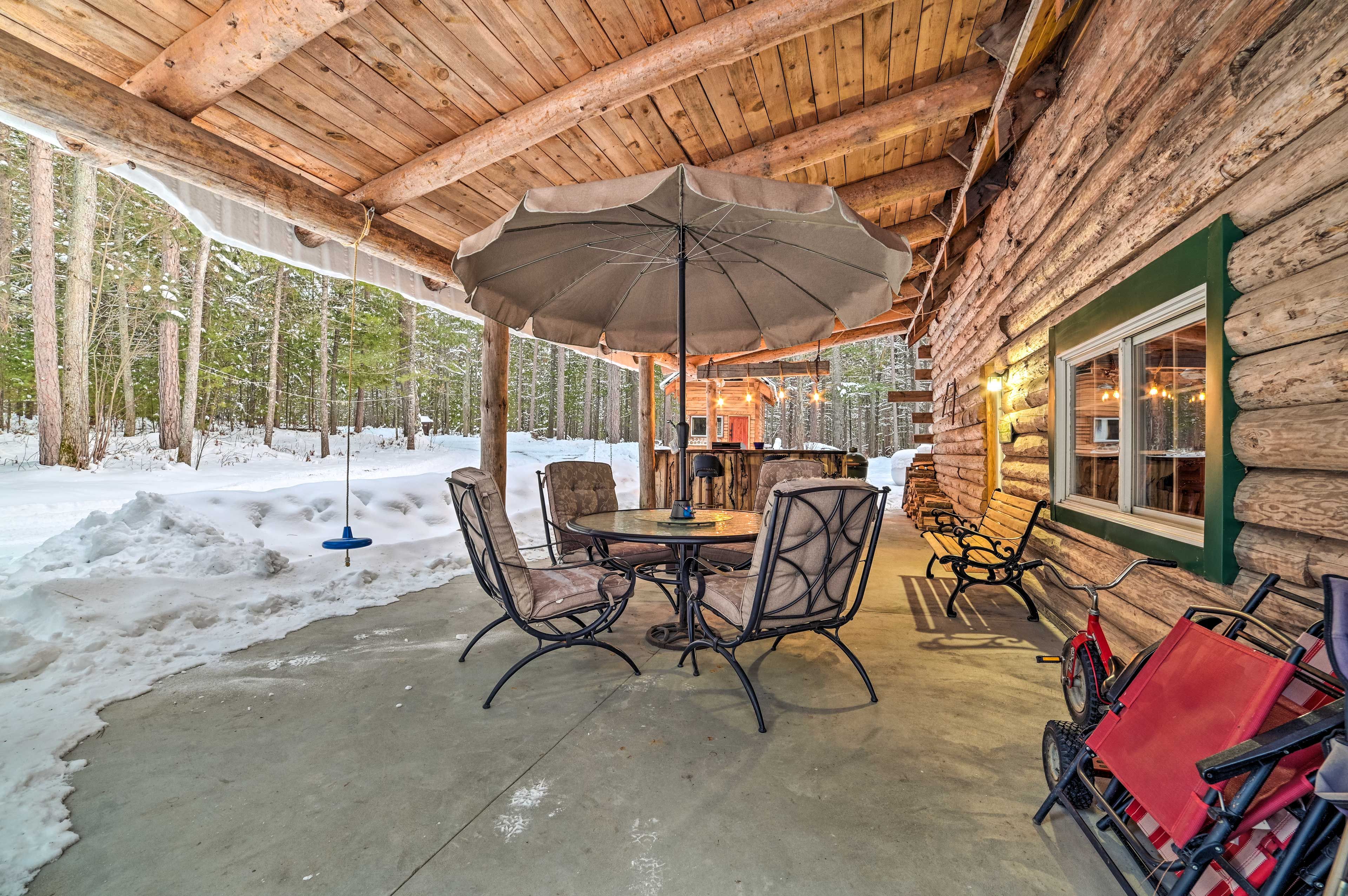 Covered Patio | Fire Pit | 2 Kayaks