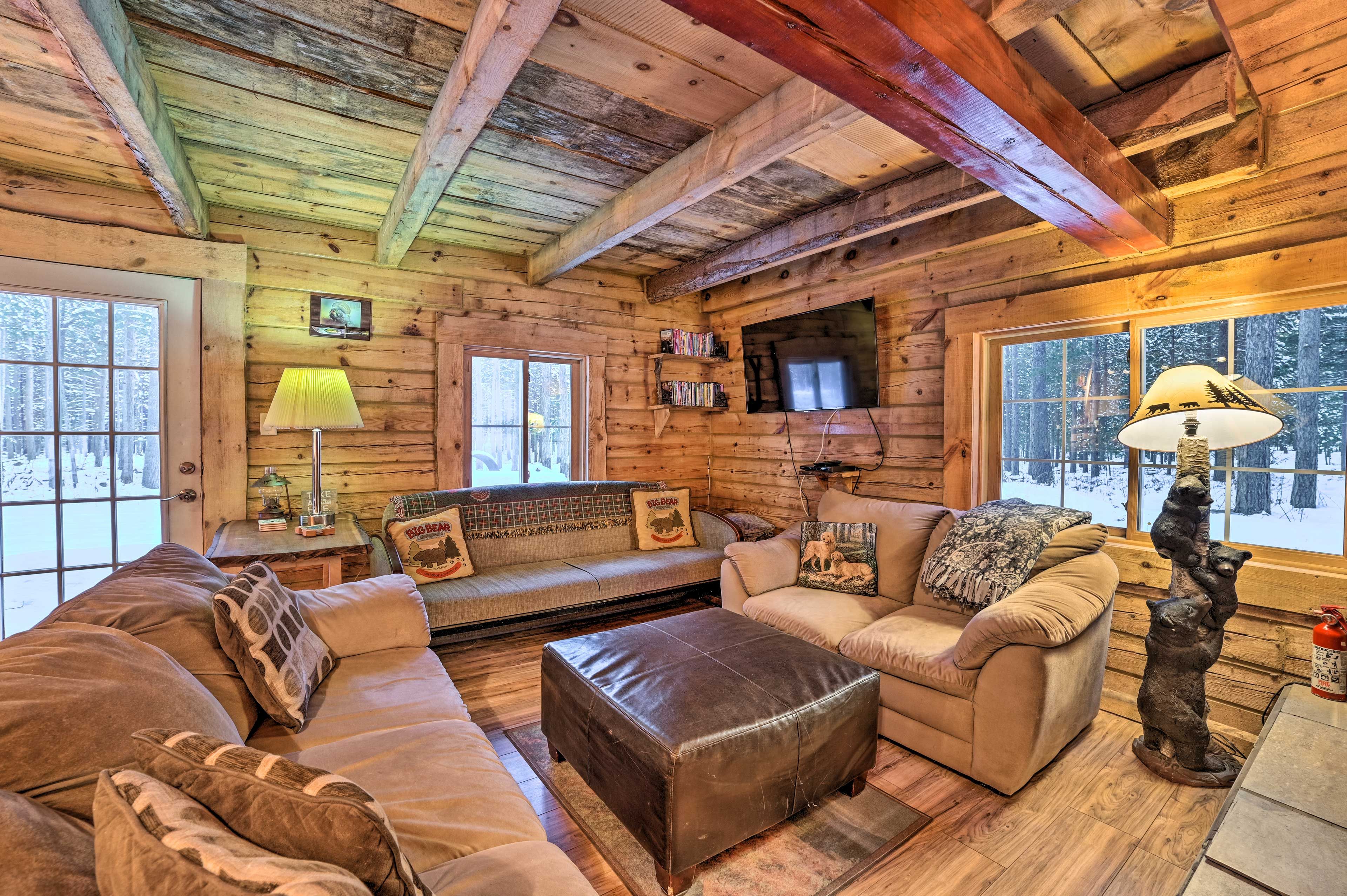 Living Room | Smart TV | DVD Player | Central A/C & Heating