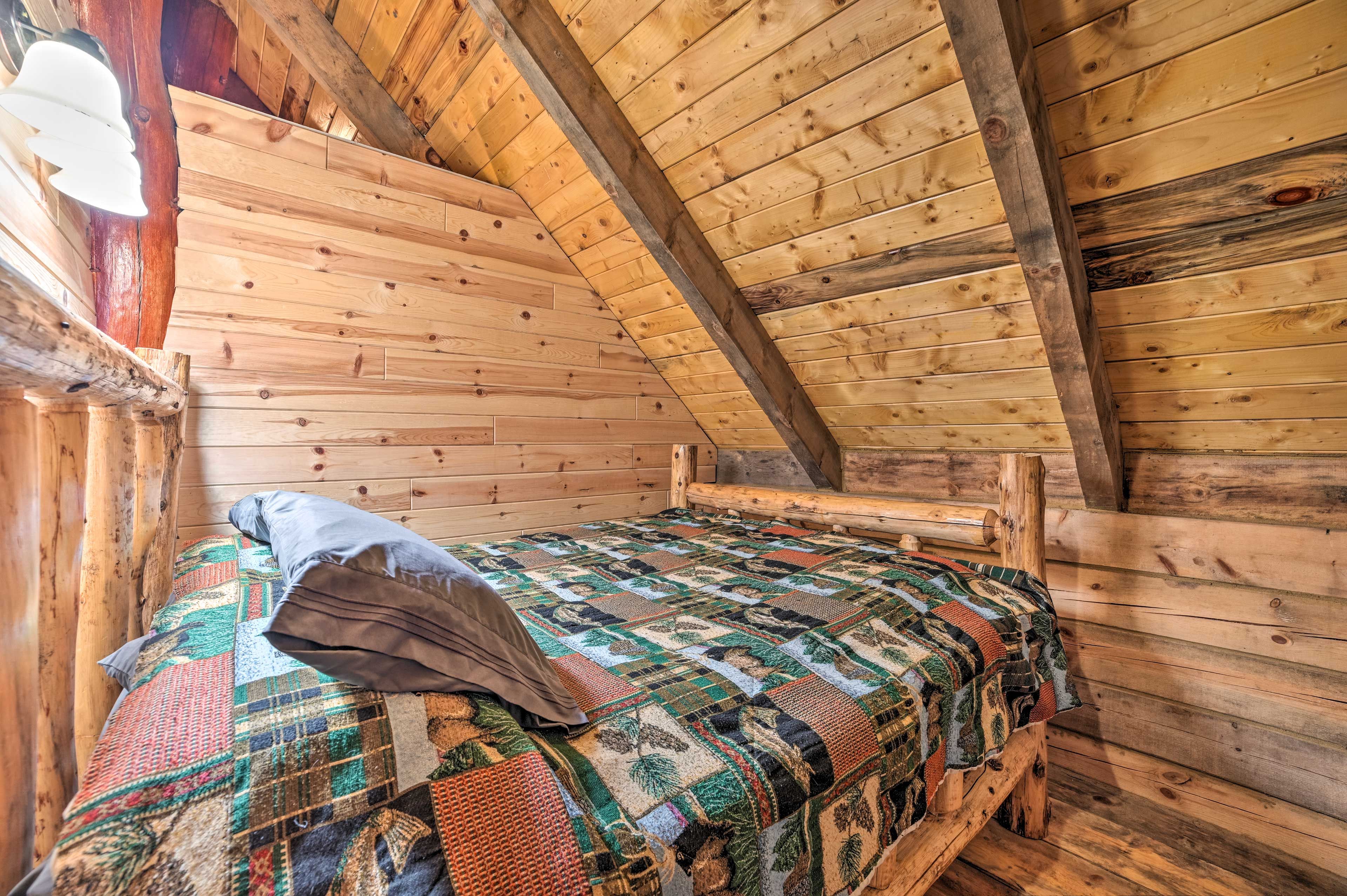 Bedroom 1 | Queen Bed | 2nd Floor