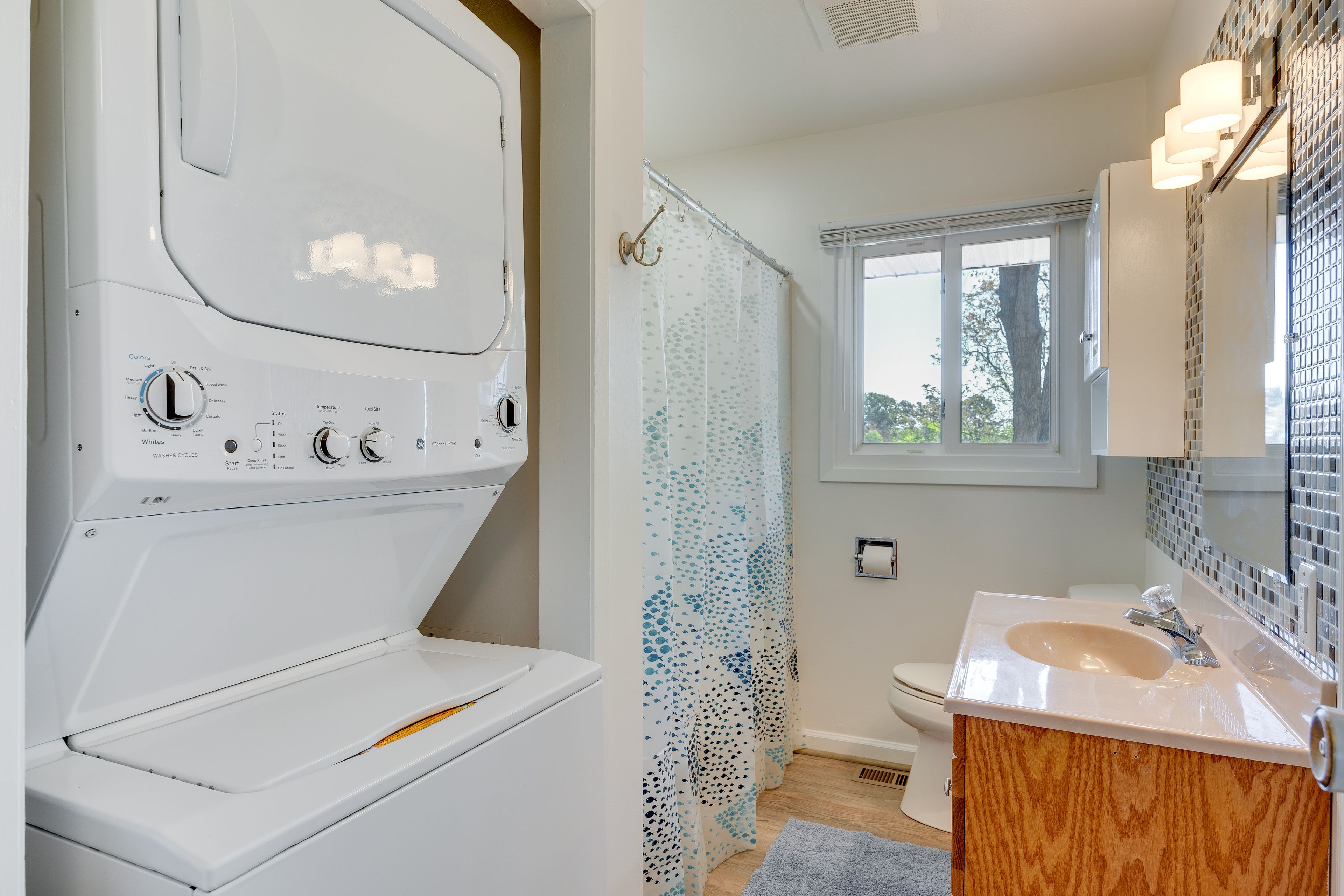 Full Bathroom | Washer & Dryer | Hair Dryer