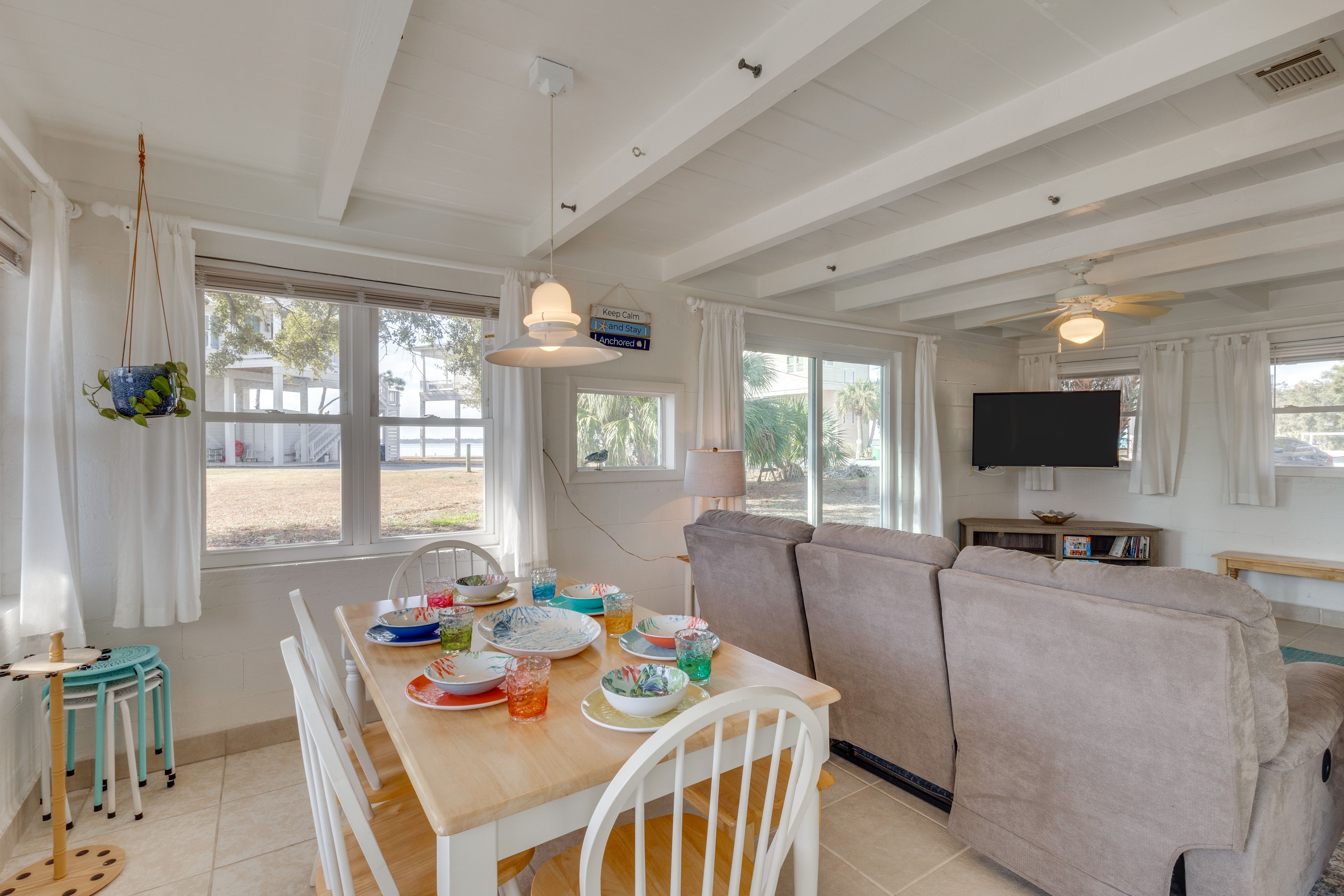 Dining Area | Dishware & Flatware Provided | Central Air Conditioning & Heating