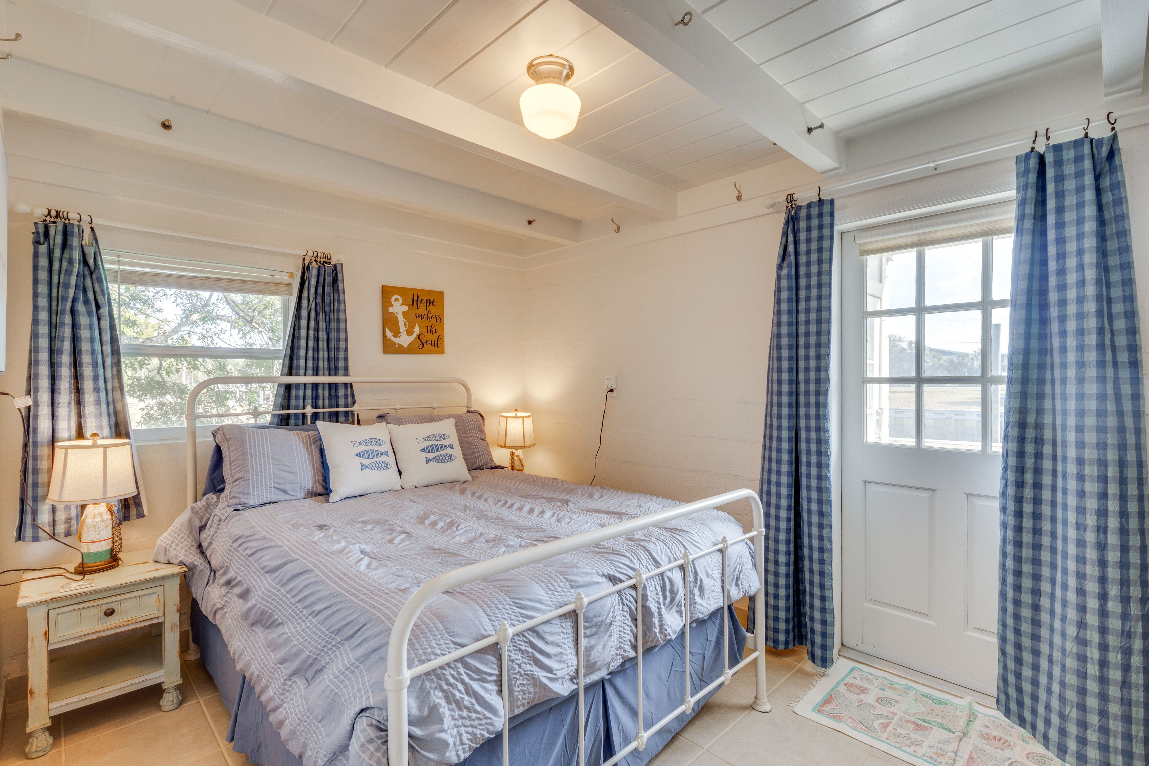 Bedroom 1 | Queen Bed | Linens Provided | En-Suite Bathroom