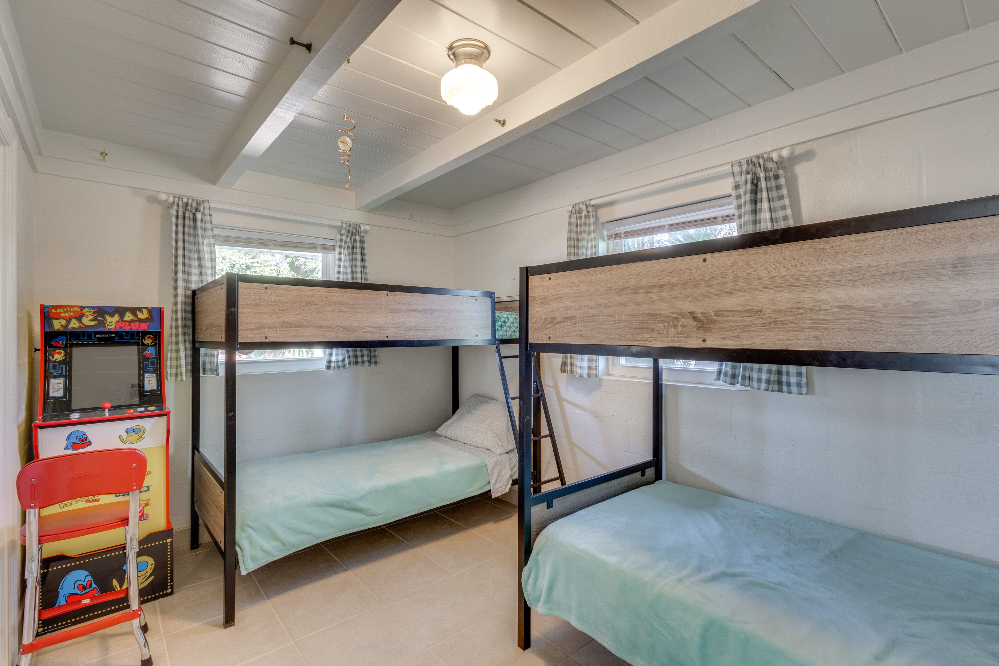 Bedroom 3 | 2 Twin Bunk Beds | Pac-Man Game