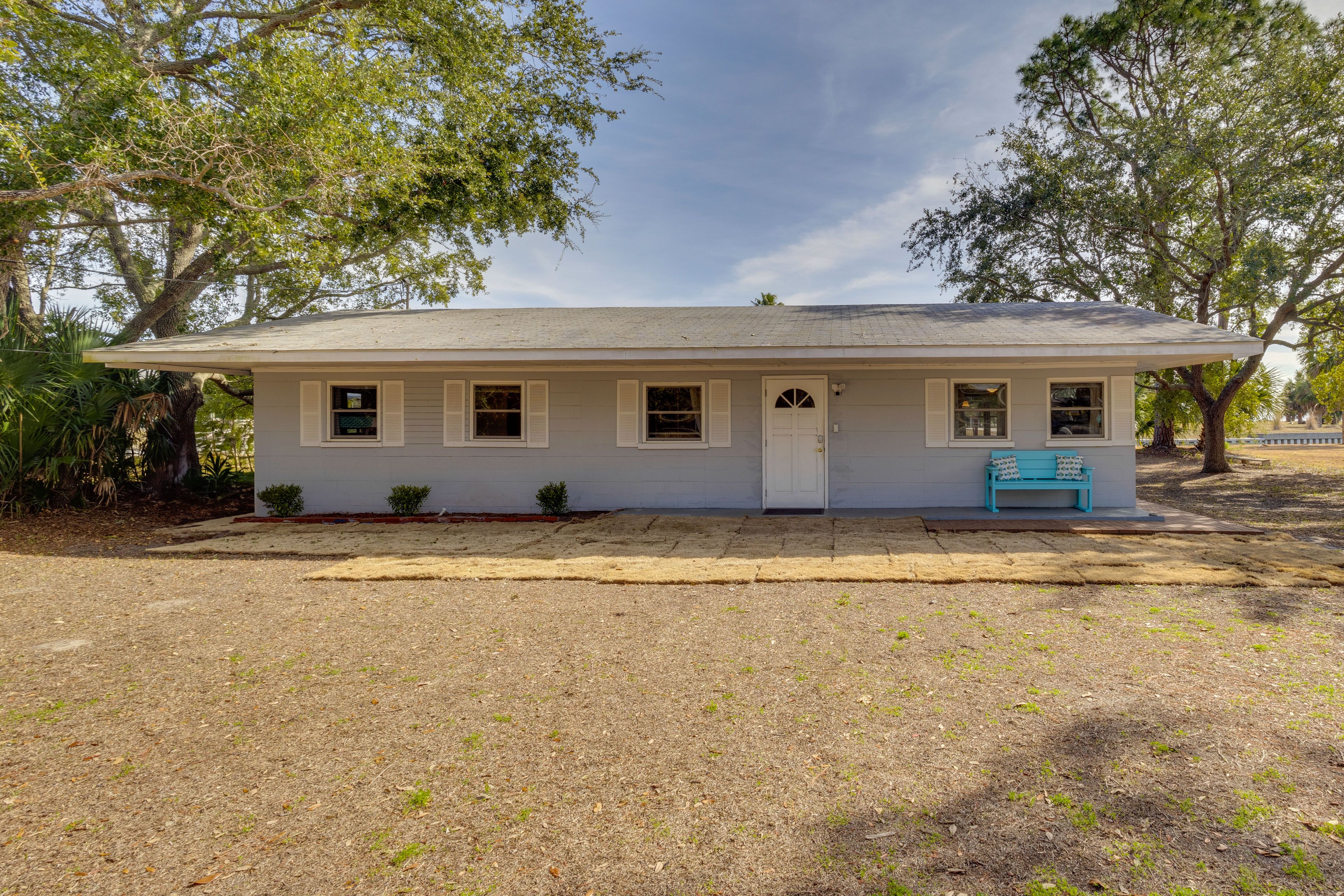 Front Exterior | Parking | Grassy Area (3 Vehicles) | Trailer Parking