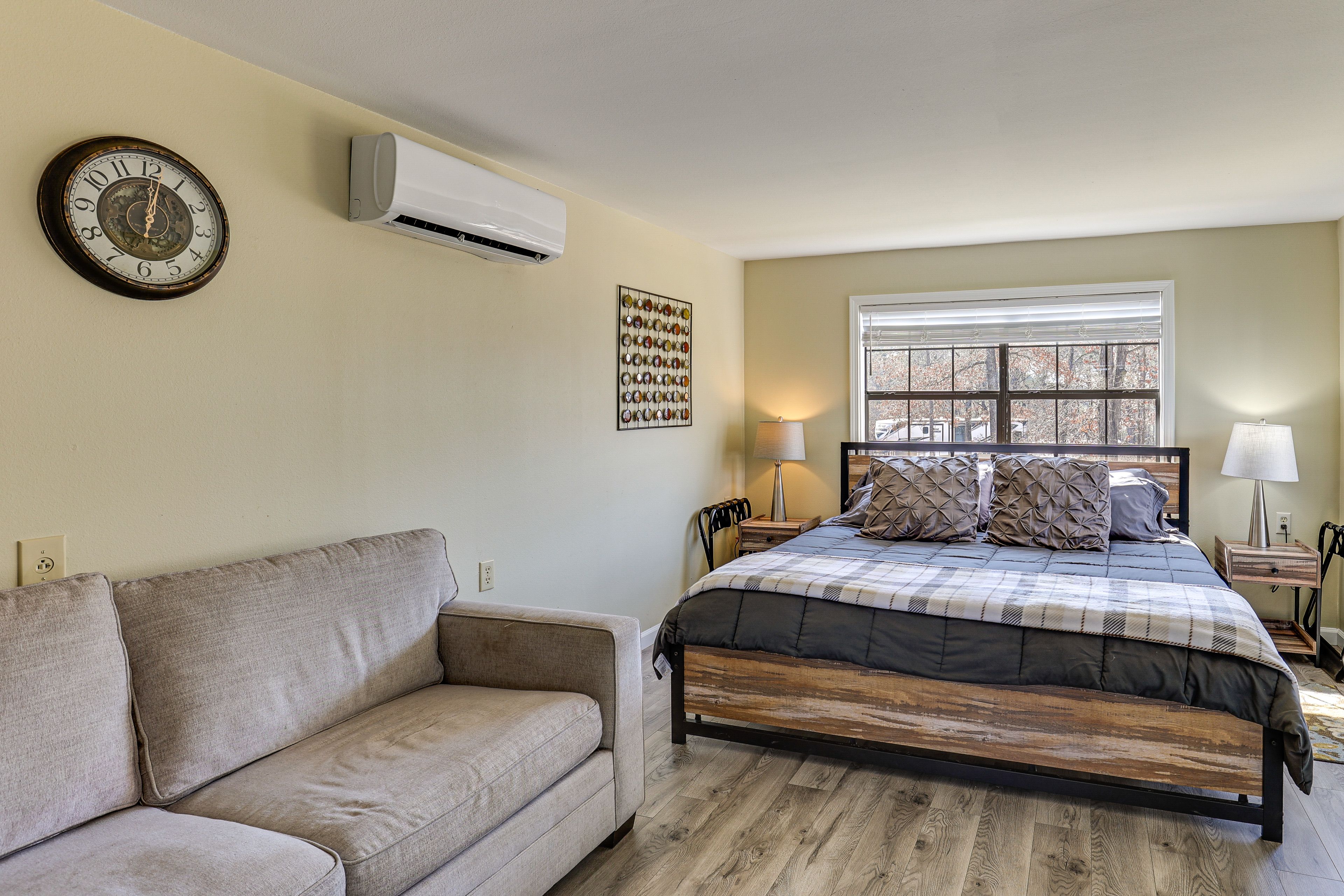 Bedroom 2 (Guest House) | King Bed