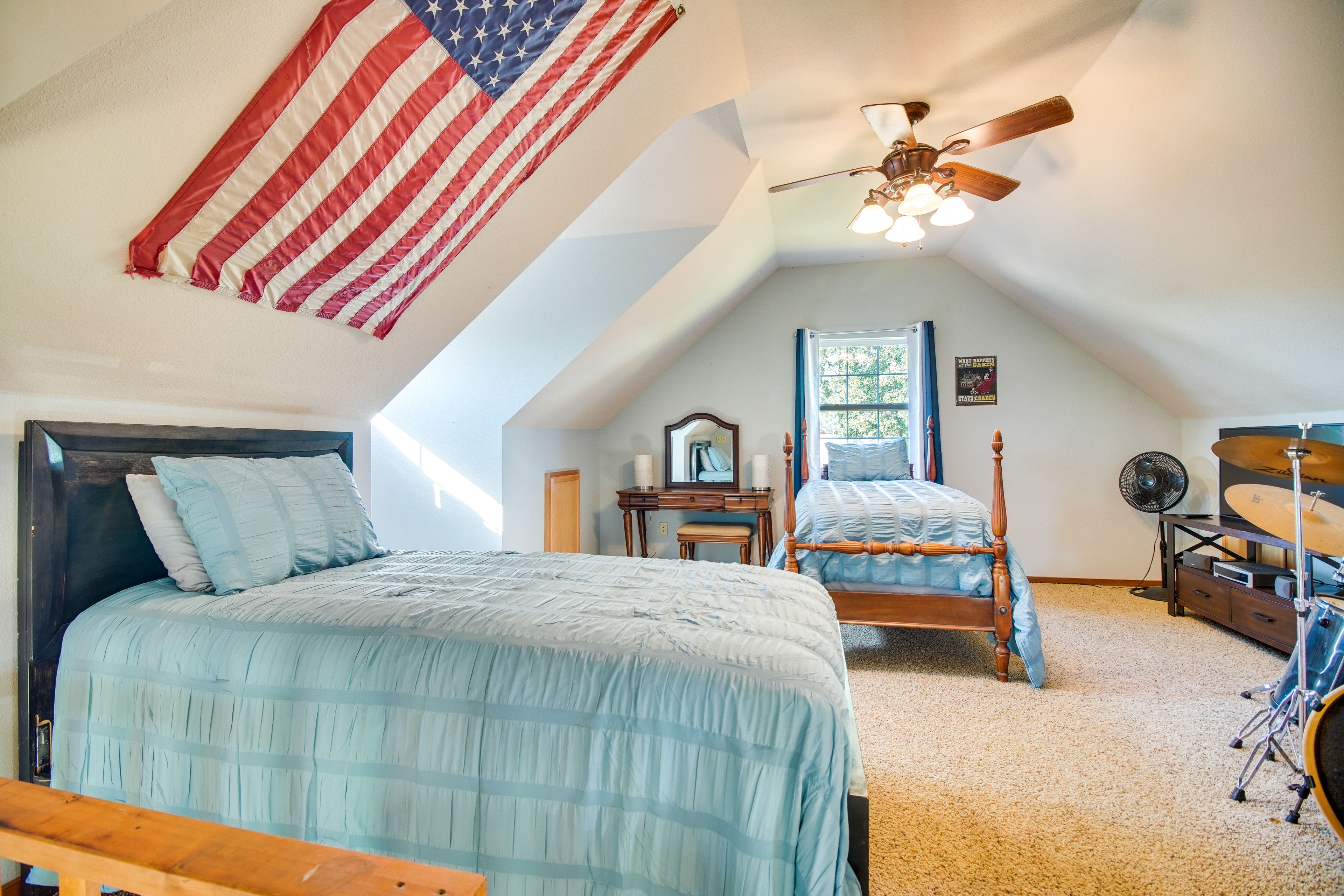 Loft | 2 Twin Beds