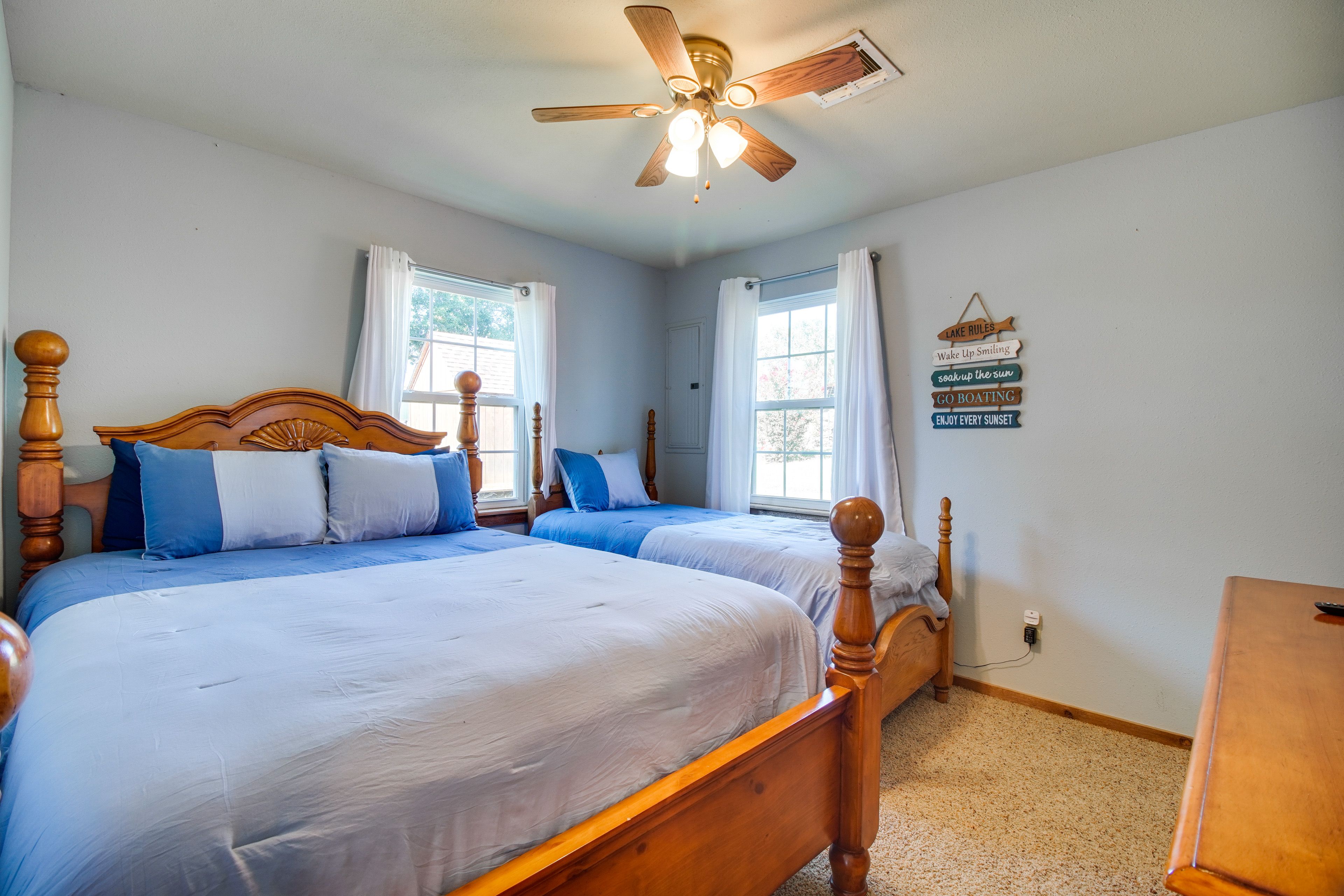 Bedroom 2 | Queen Bed | Twin Bed