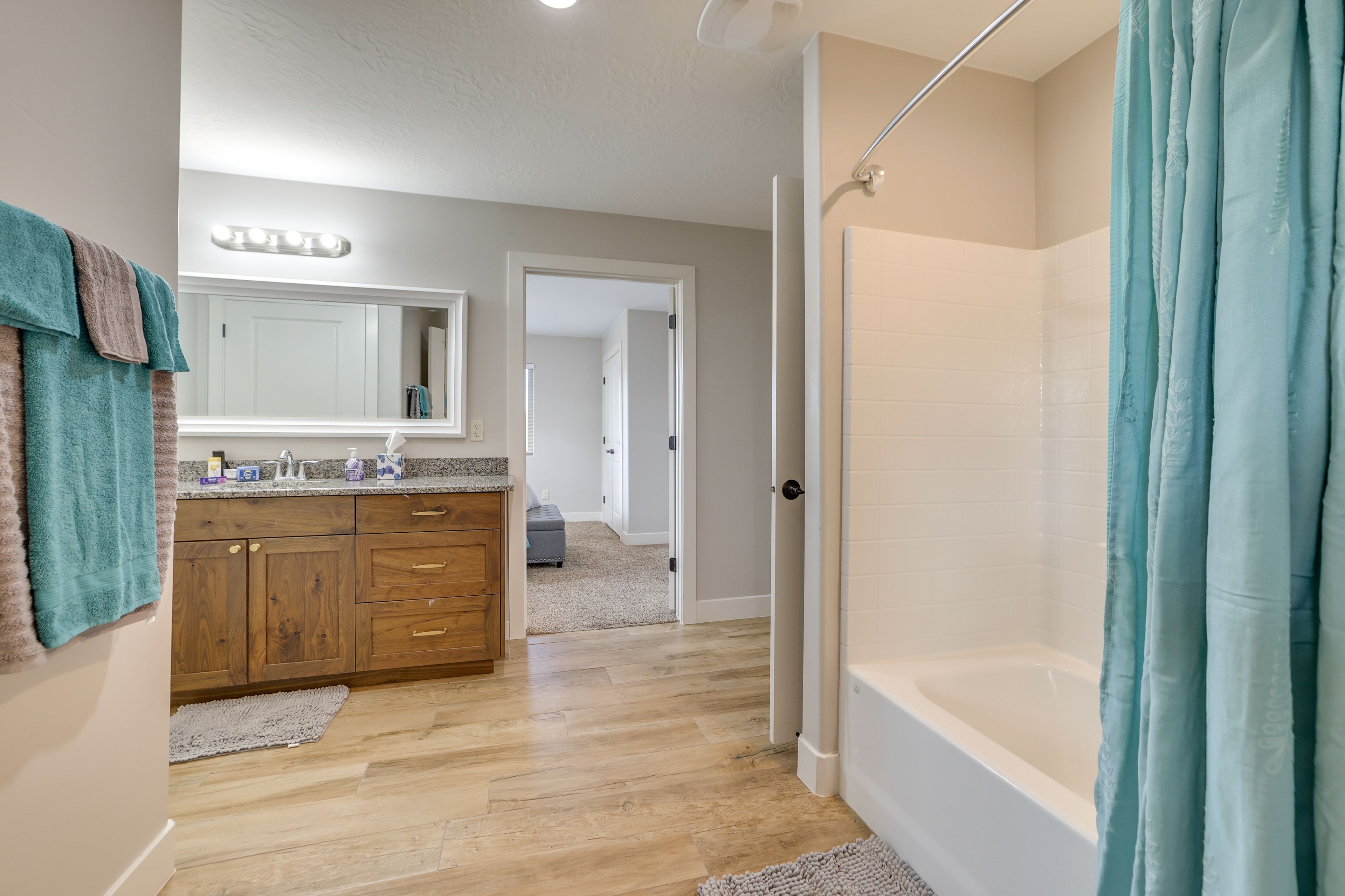 Jack-and-Jill Bathroom | Complimentary Toiletries