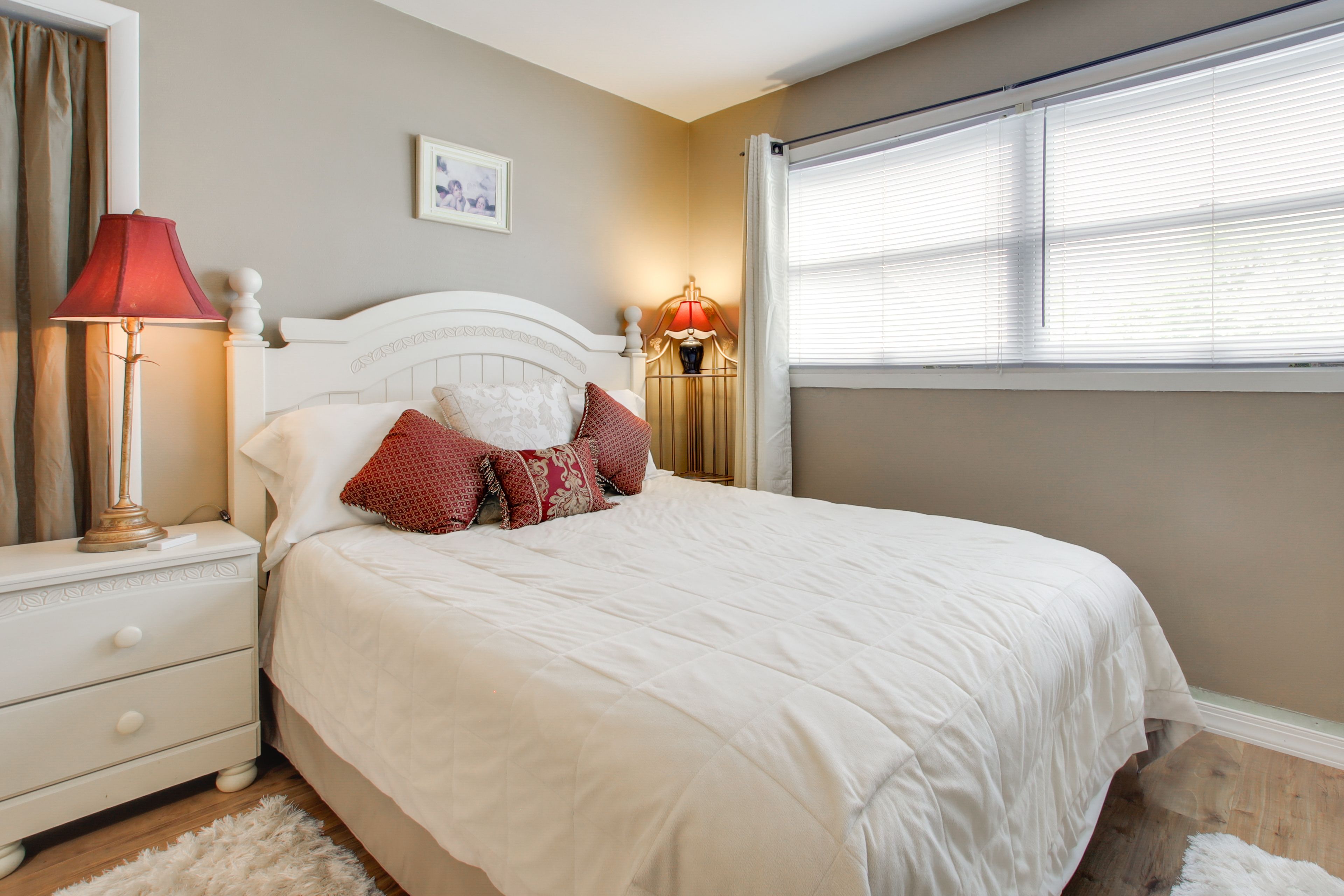 Bedroom 1 | Queen Bed