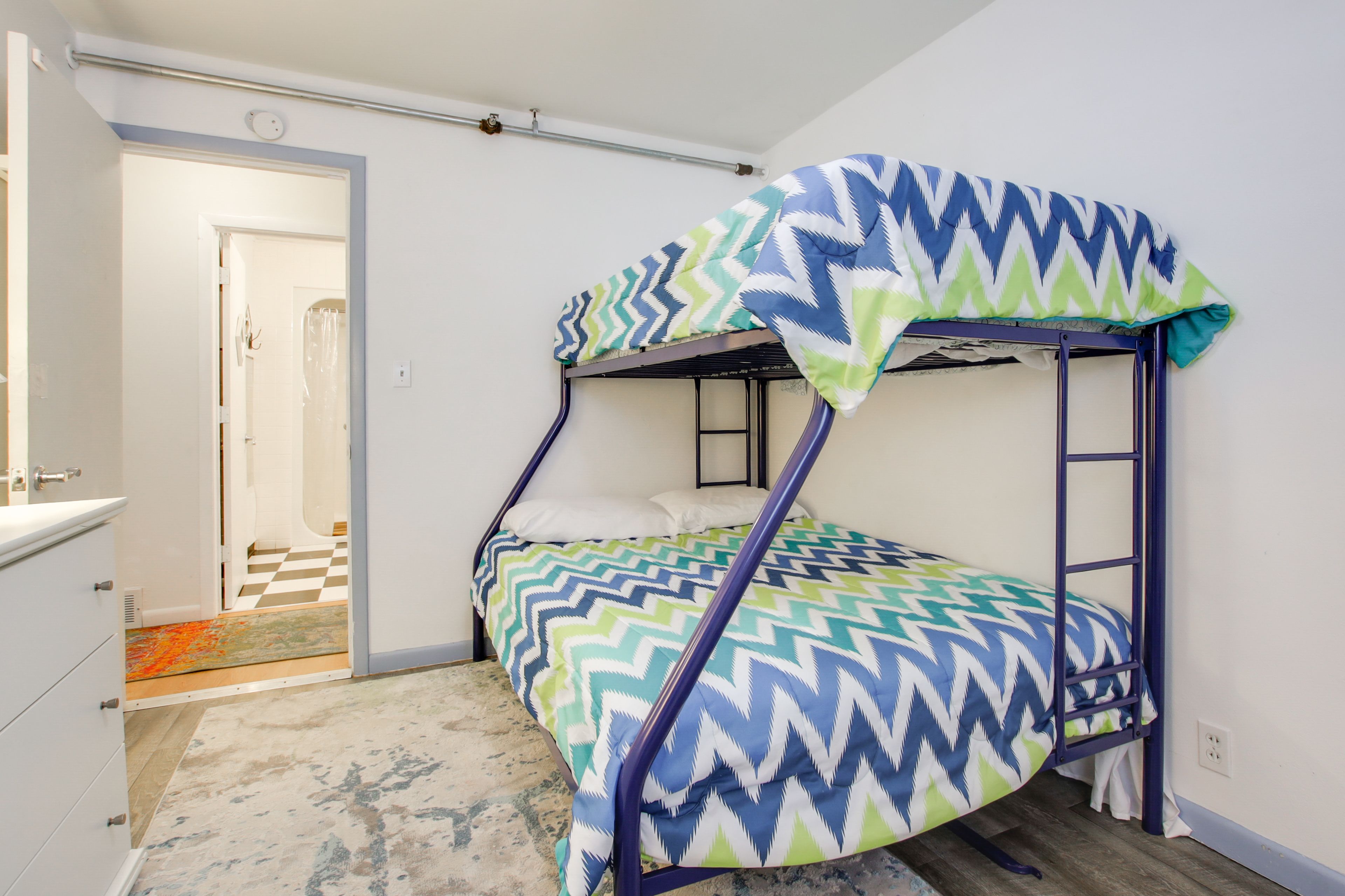 Bedroom 4 | Twin/Full Bunk Bed