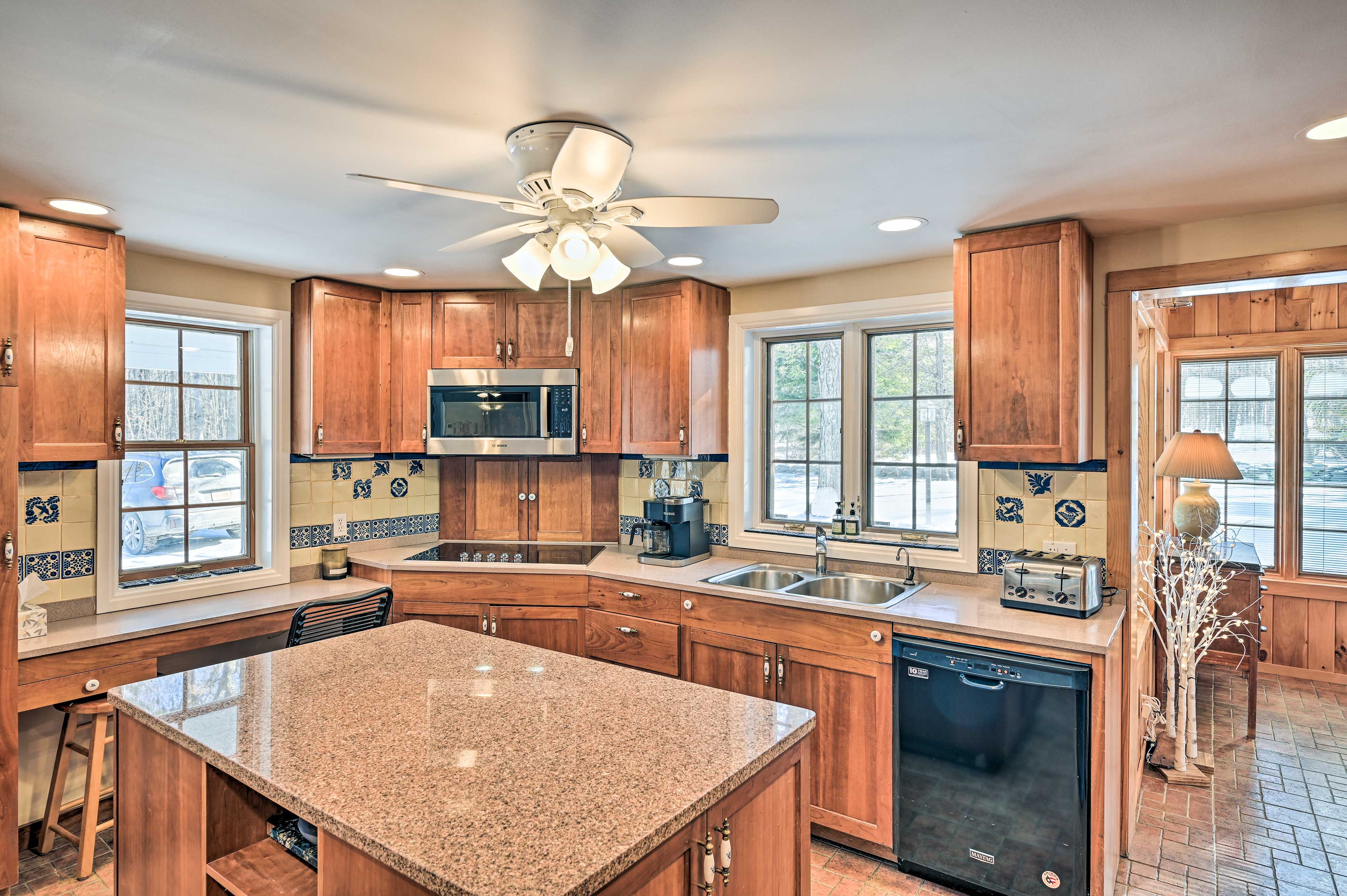 Kitchen | 1st Floor | Crockpot | Spices