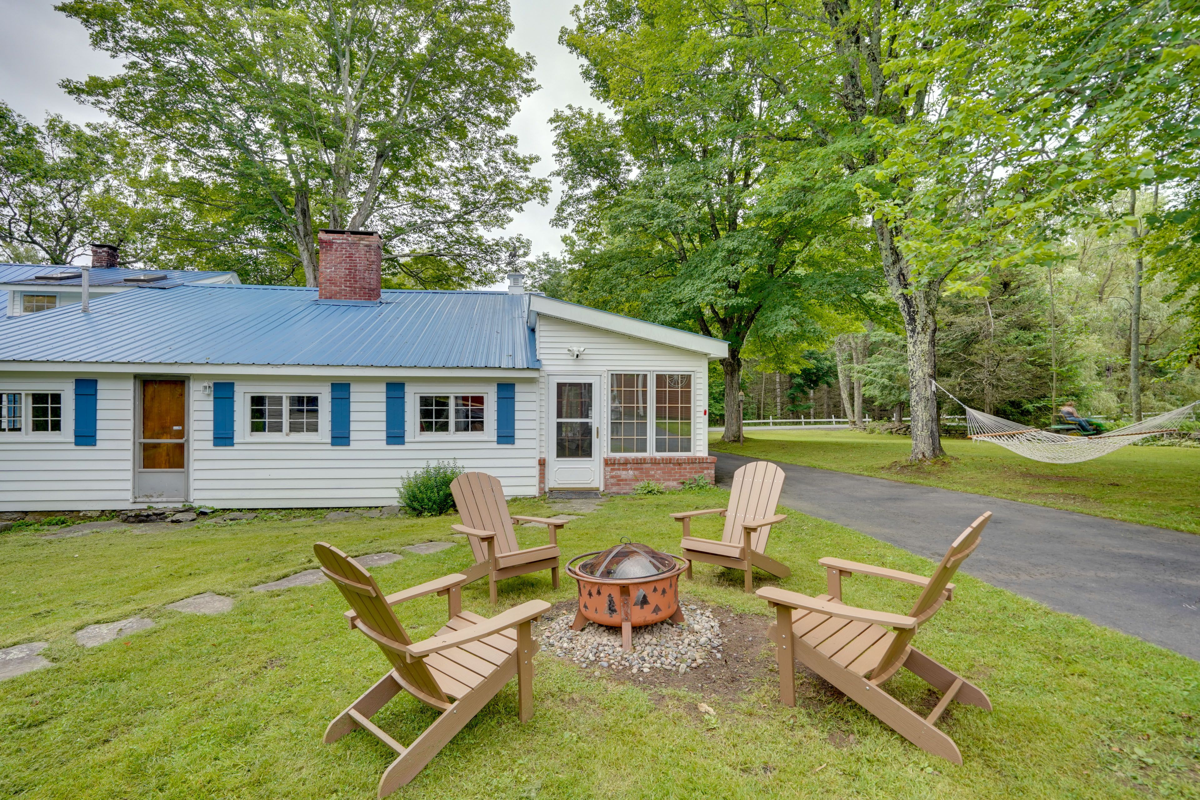 Backyard | Fire Pit | Hammocks