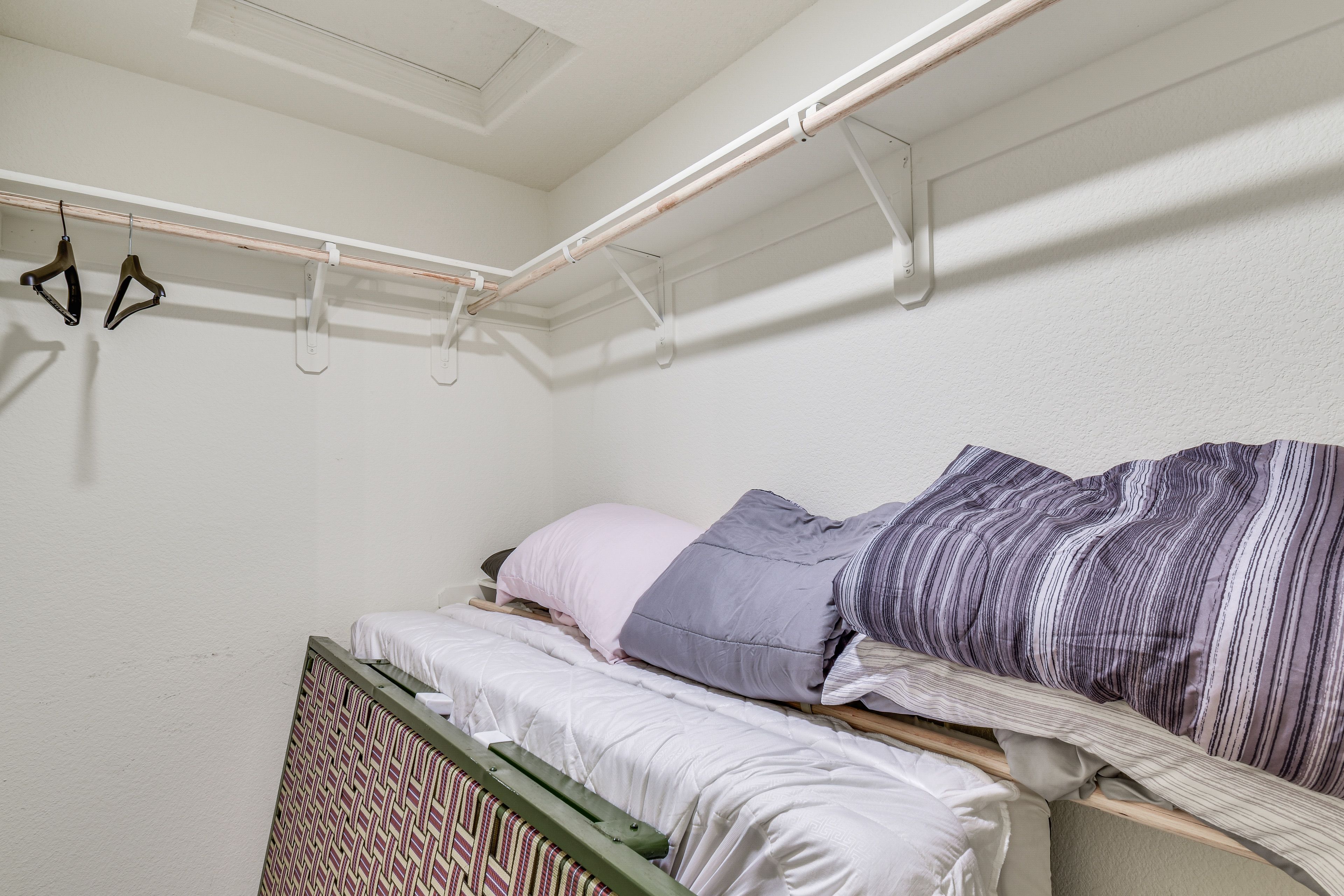 Walk-In Closet | 2 Twin Portable Beds