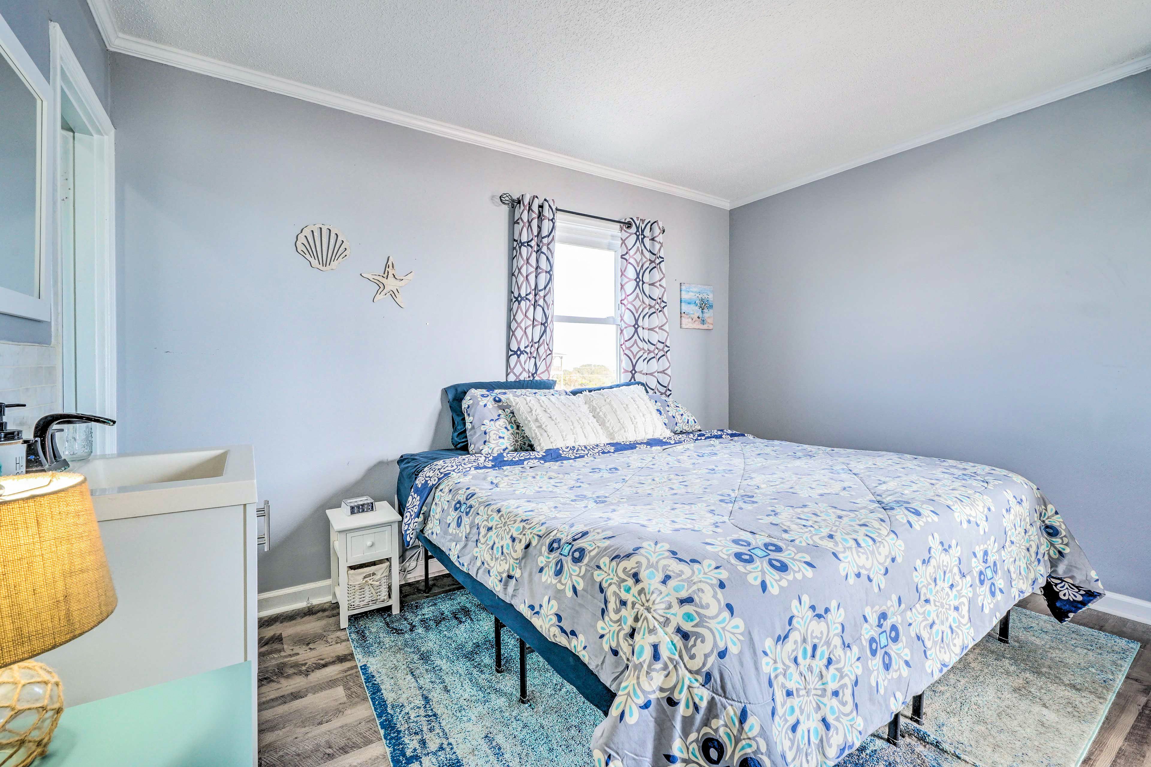 Bedroom 1 | King Bed
