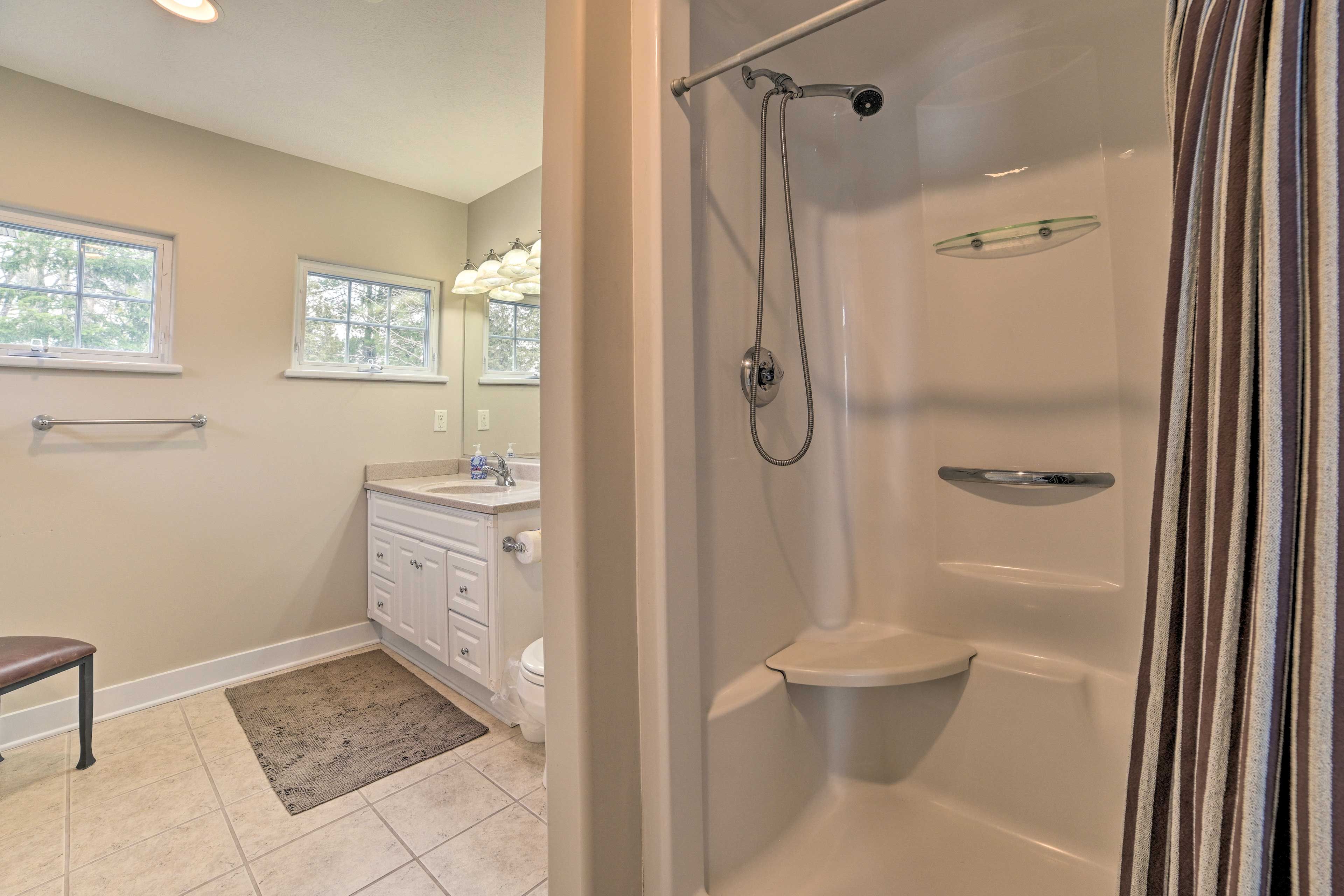 Main House | Full Bathroom