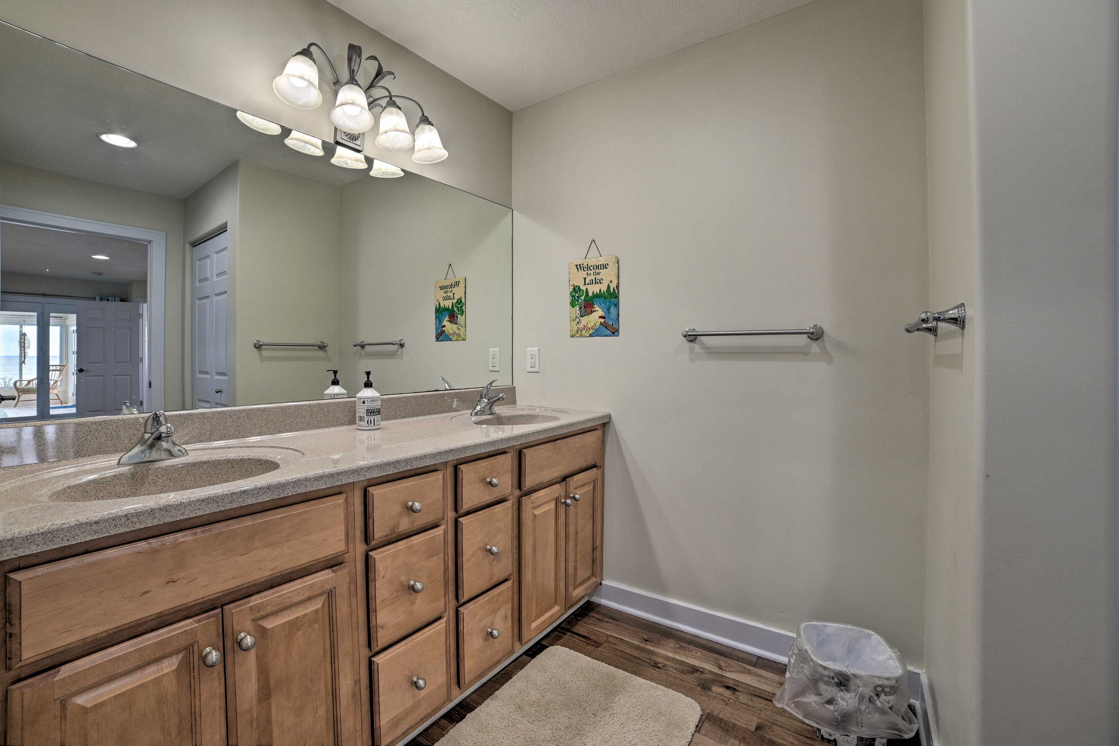 Main House | Full Bathroom | Complimentary Toiletries