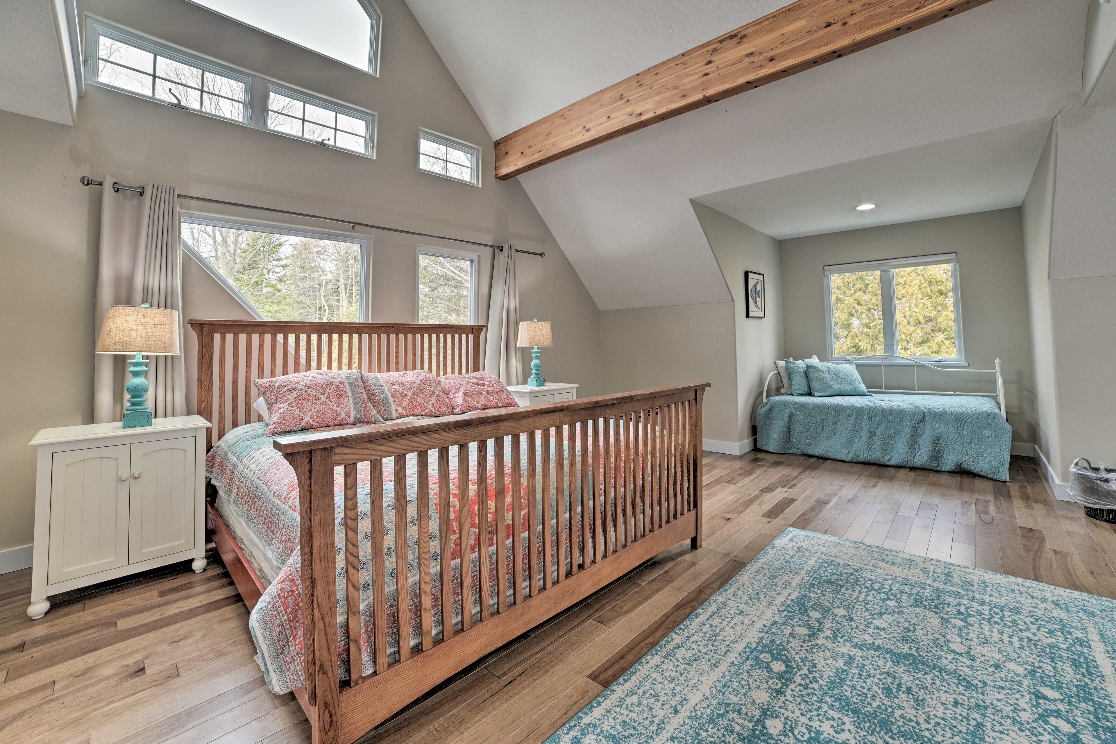 Main House | Bedroom 3 | King Bed | Twin Daybed