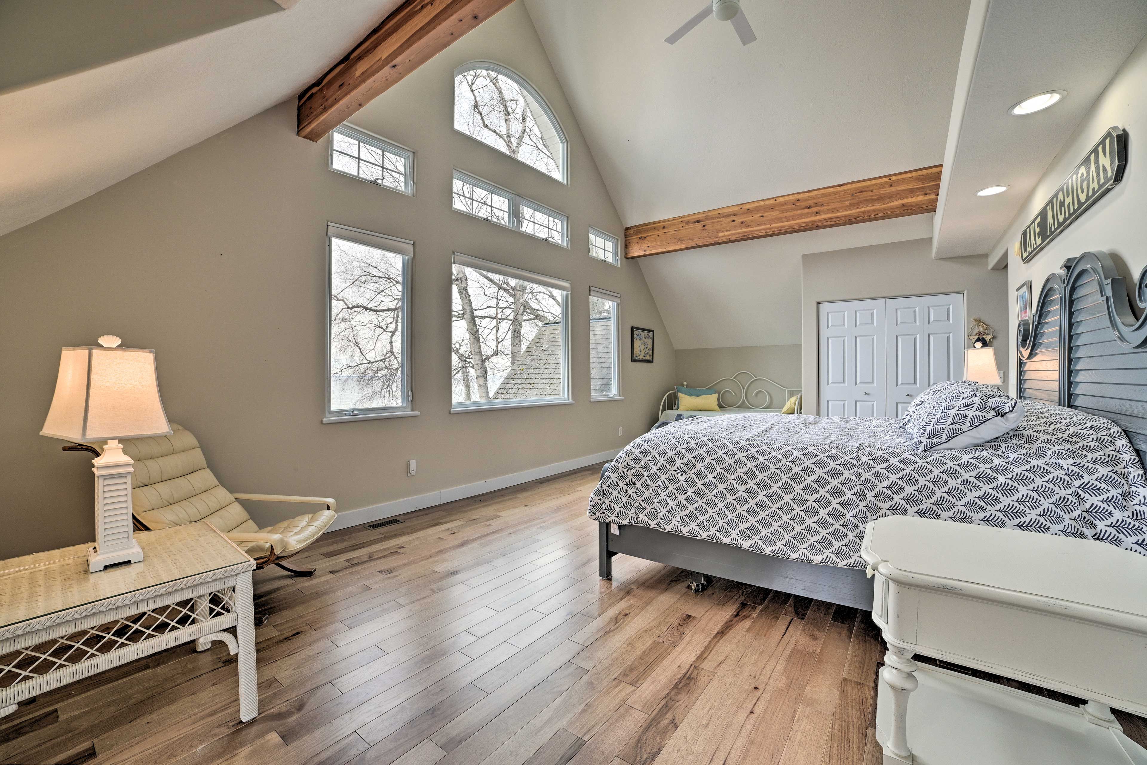 Main House | Bedroom 2 | King Bed | Twin Daybed