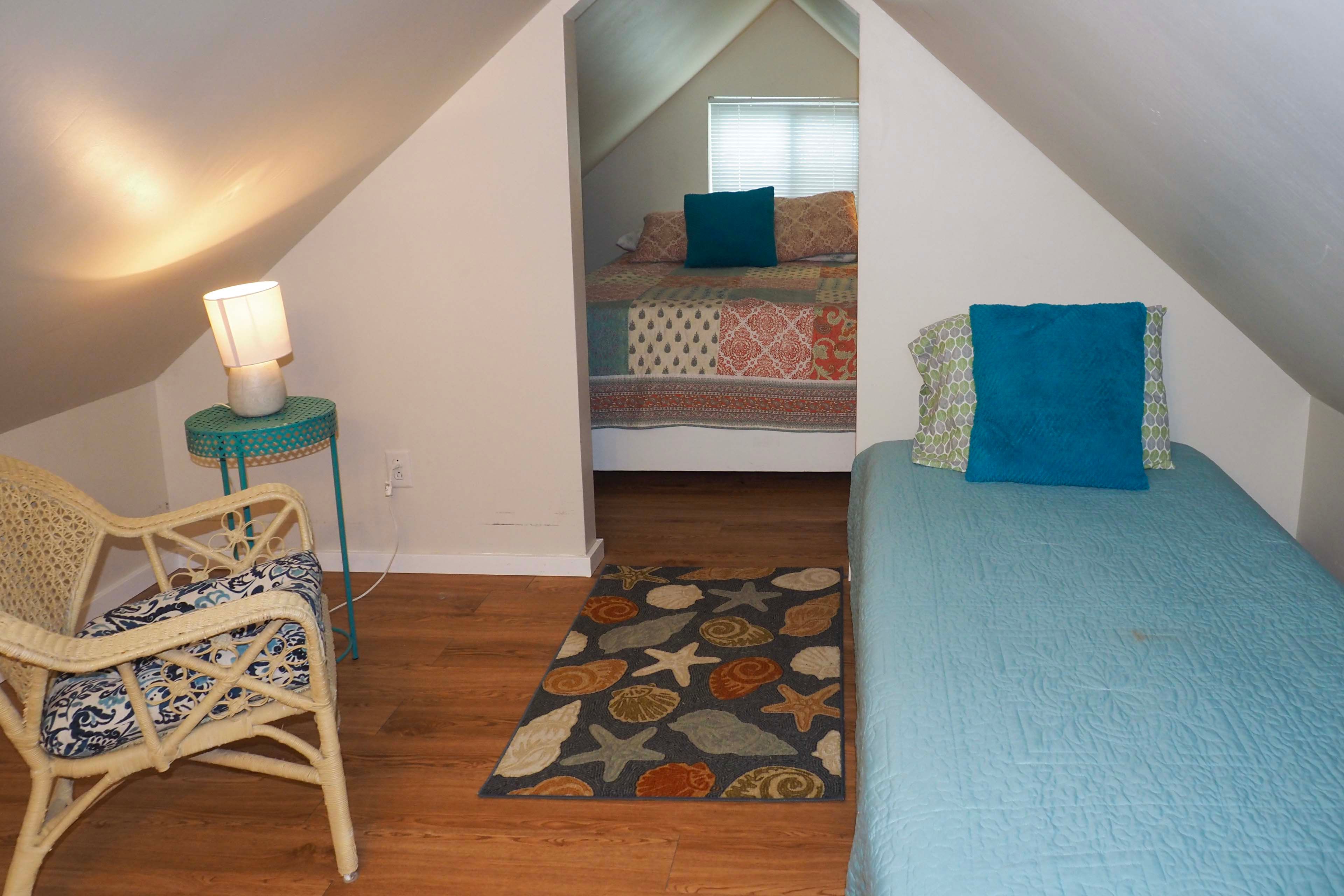Guest House | Loft | Queen Bed | Twin Bed