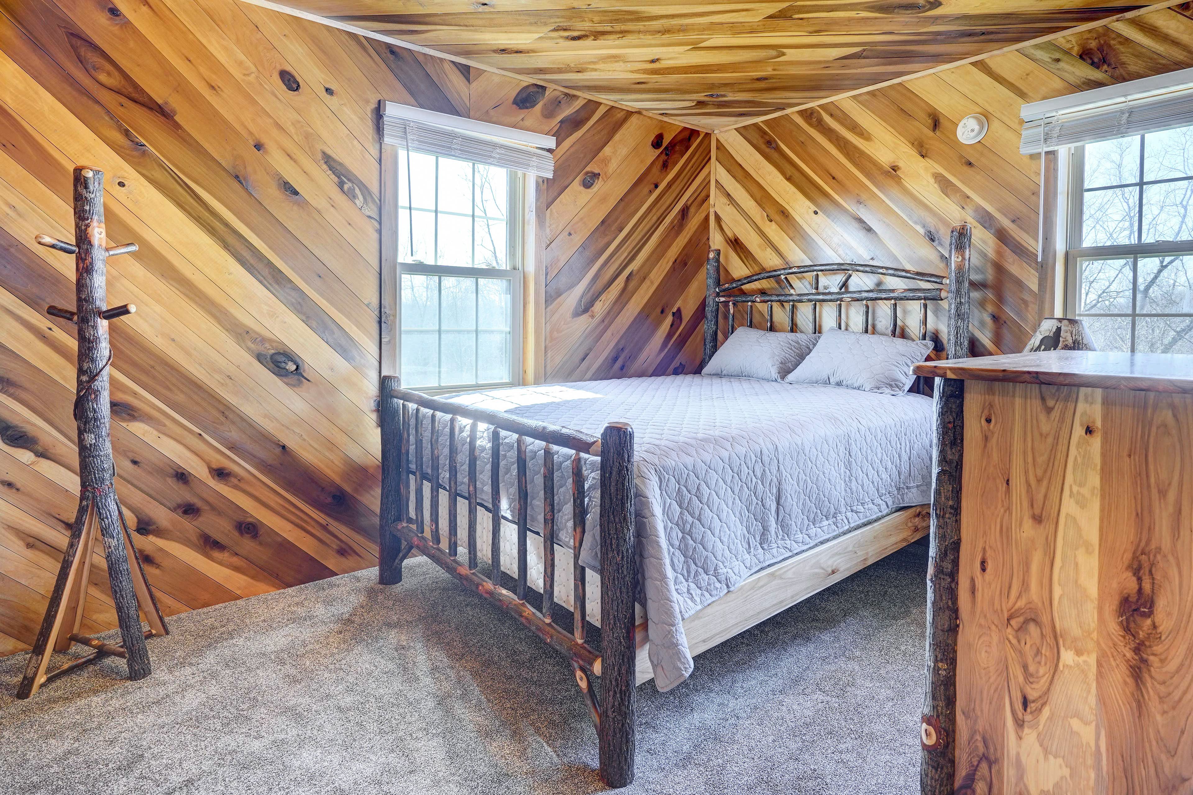 Bedroom 1 | Queen Bed