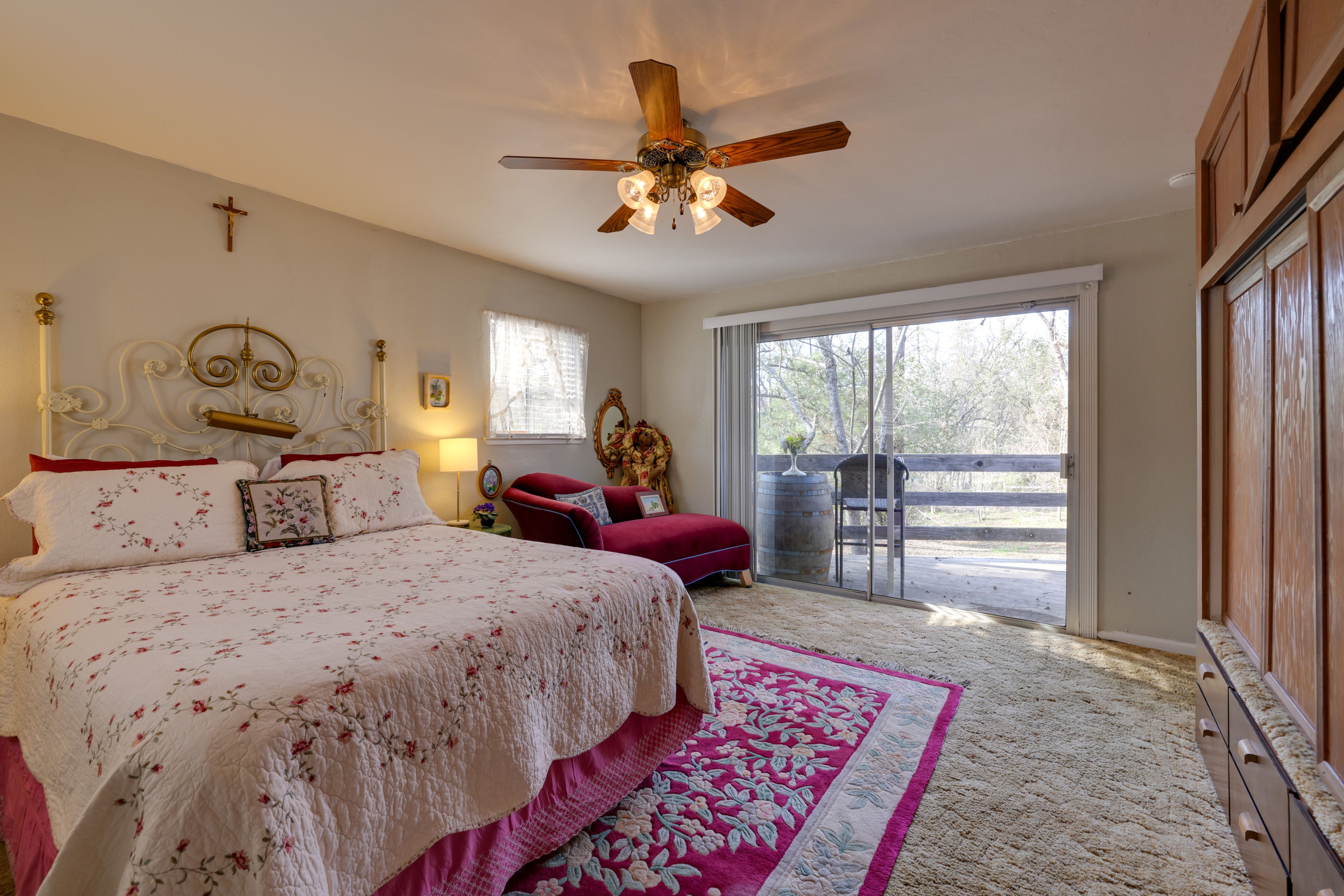 Bedroom | Queen Bed | Linens Provided | Ceiling Fans