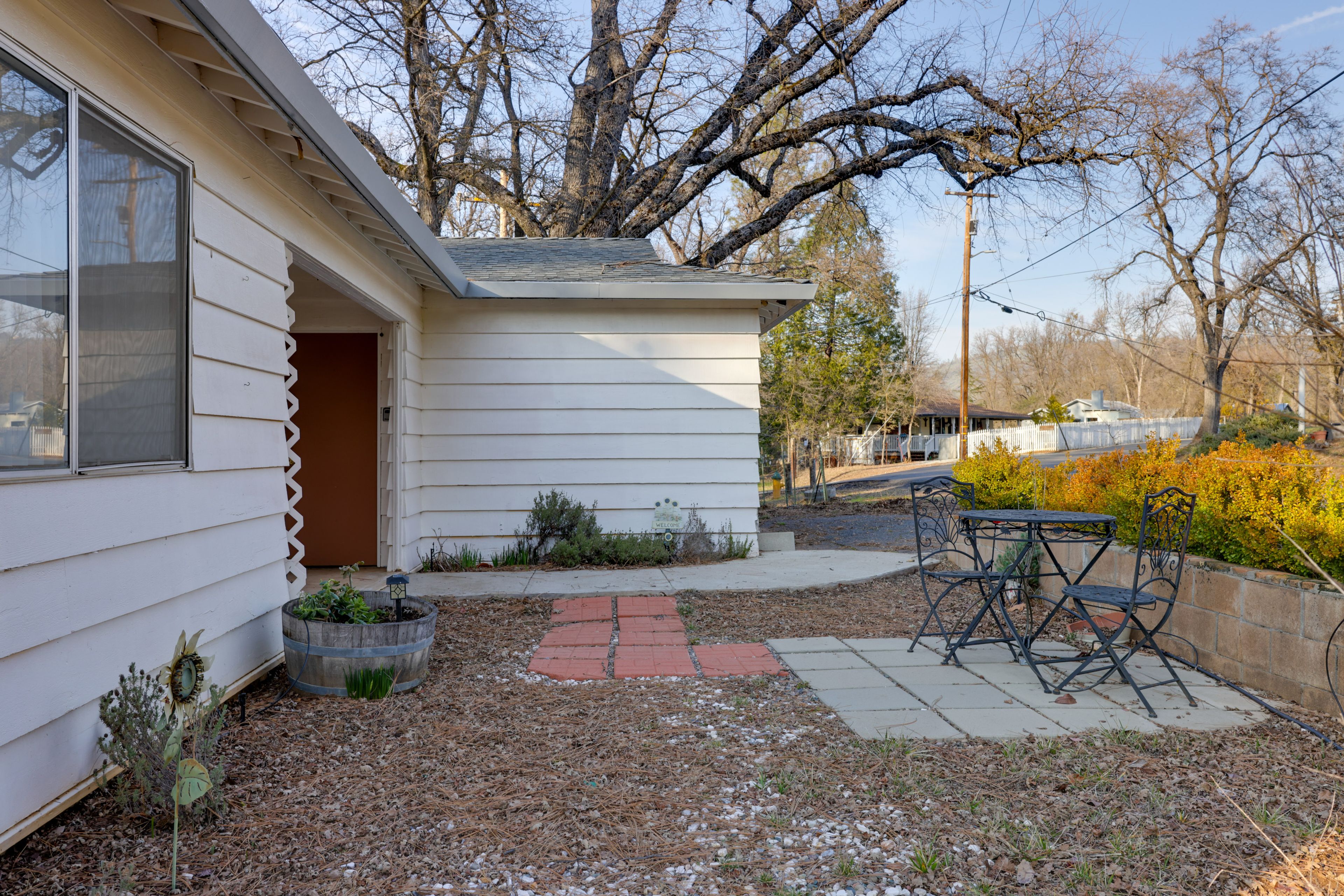Home Exterior | Parking | Driveway (1 Vehicle)