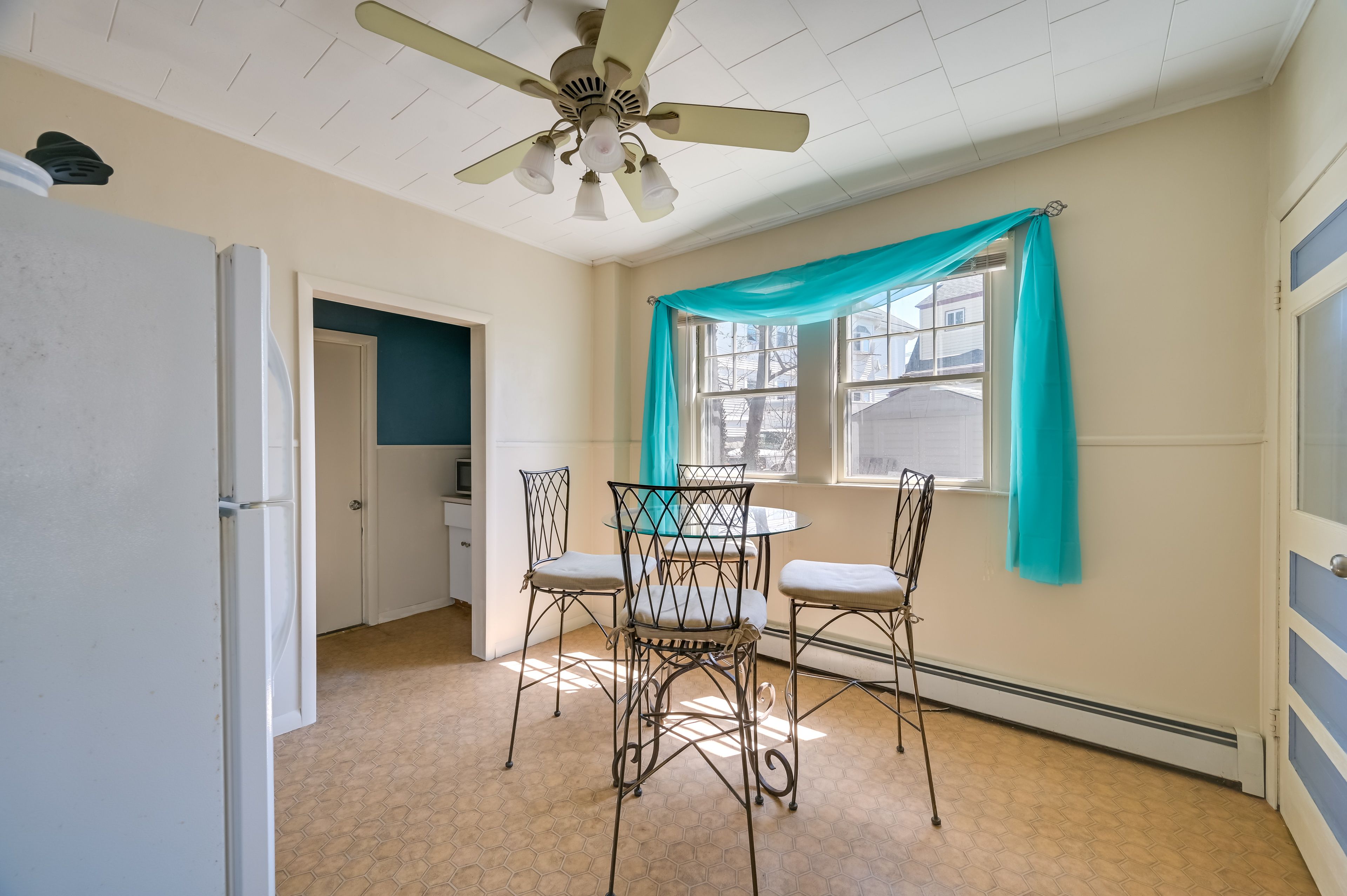 Dining Area & Kitchen