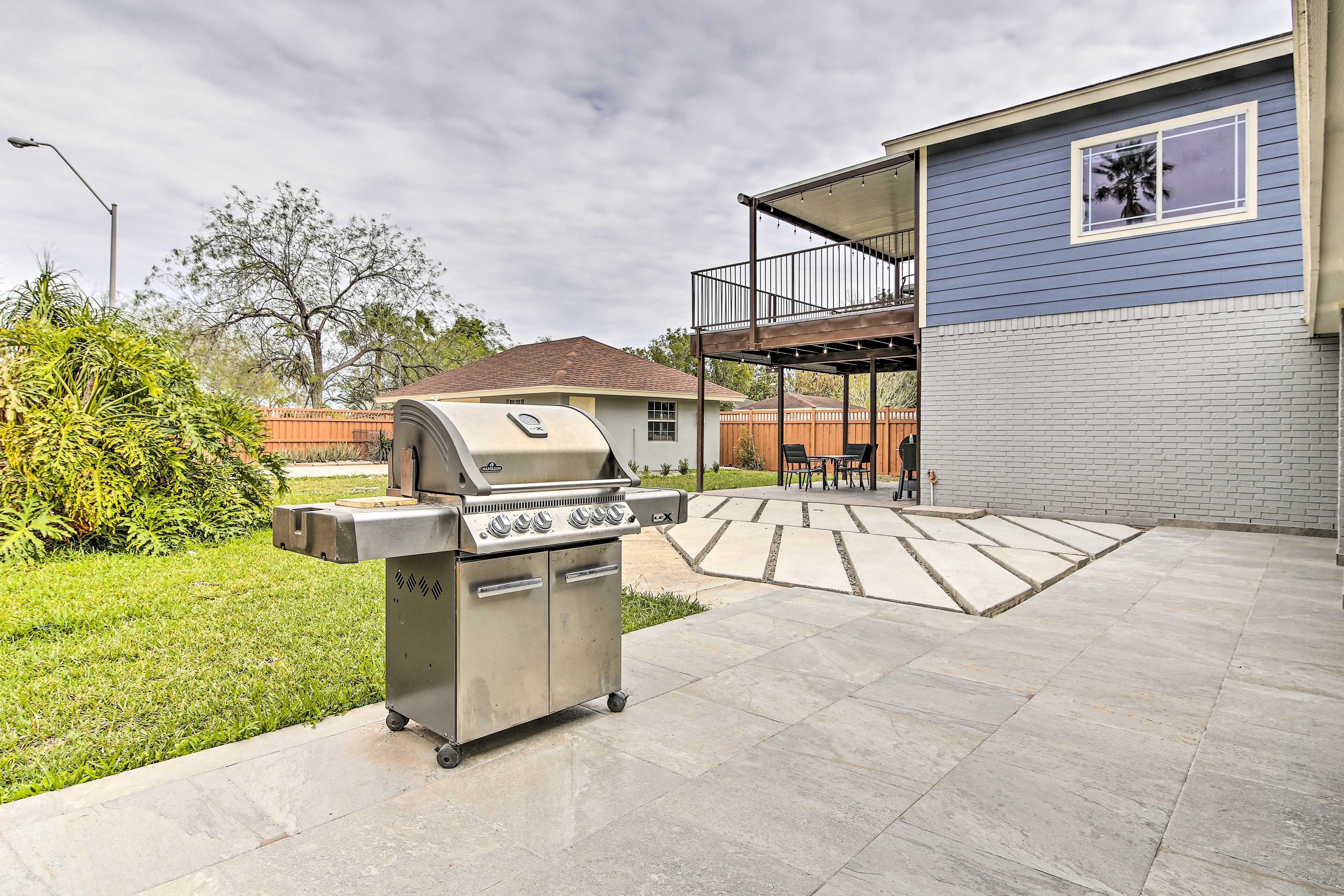 Backyard | Gas Grill | Covered Patio