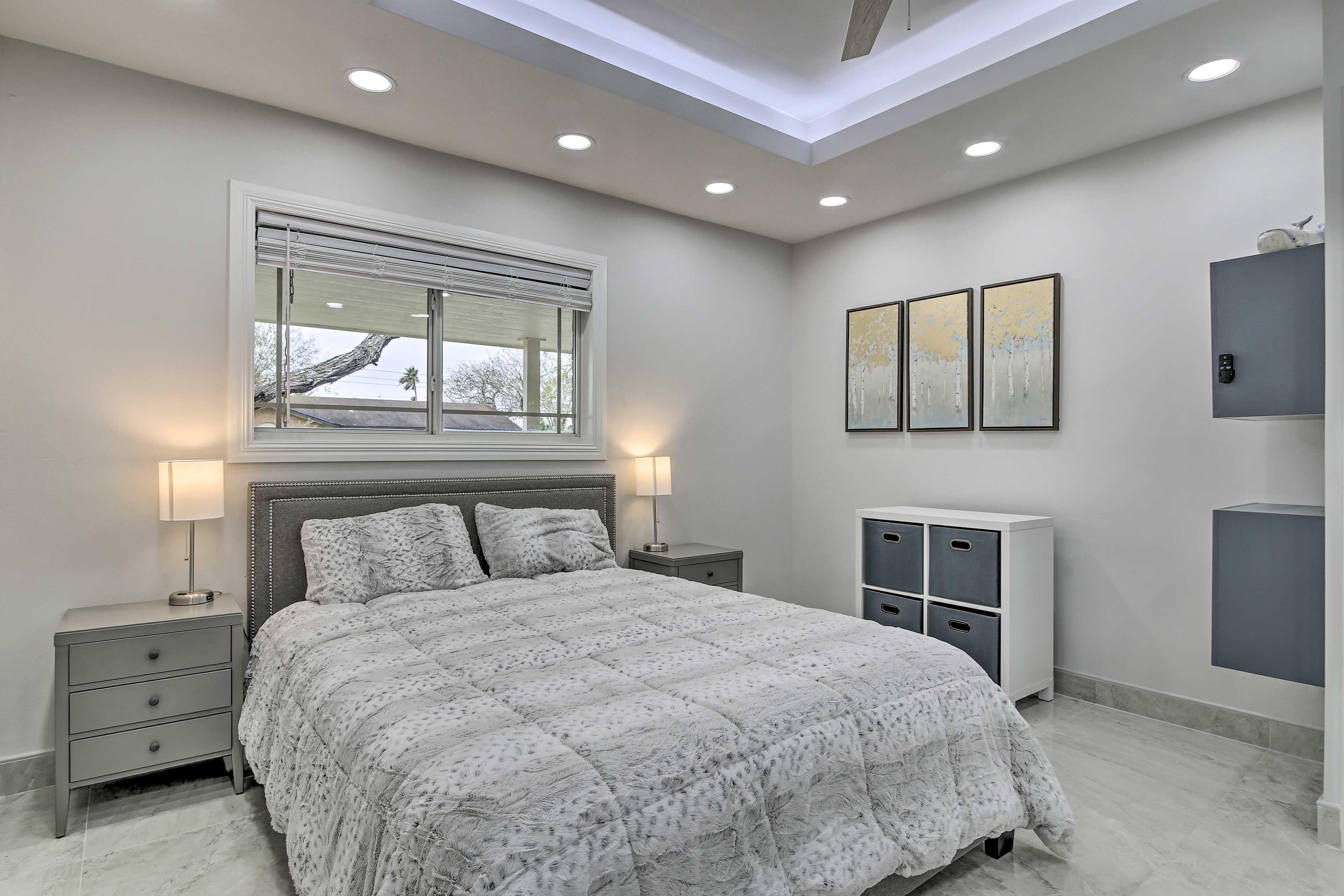 Bedroom 2 | Queen Bed | Smart TV