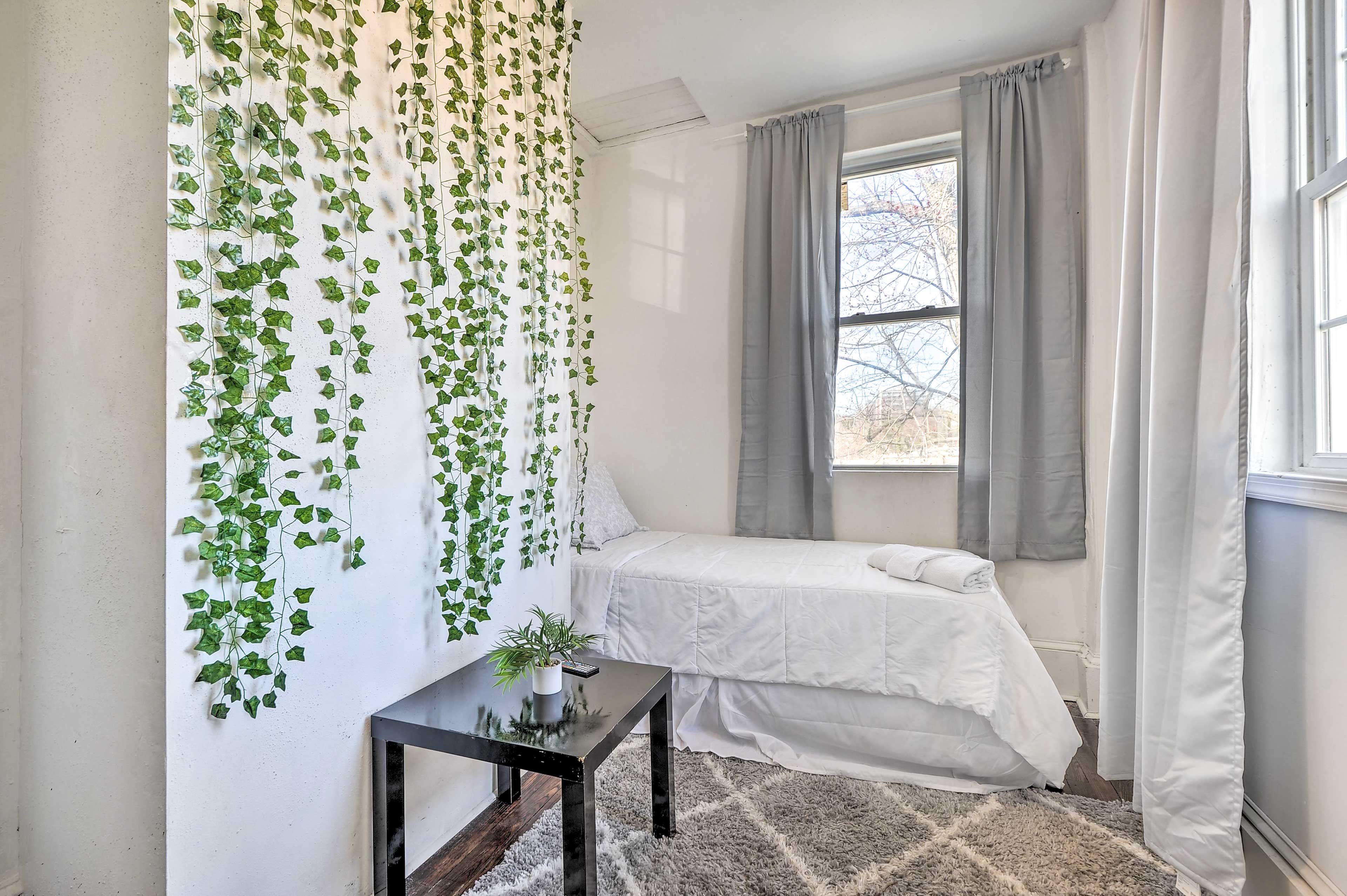 Bedroom 3 | Twin Bed | 2nd Floor | Towels Provided