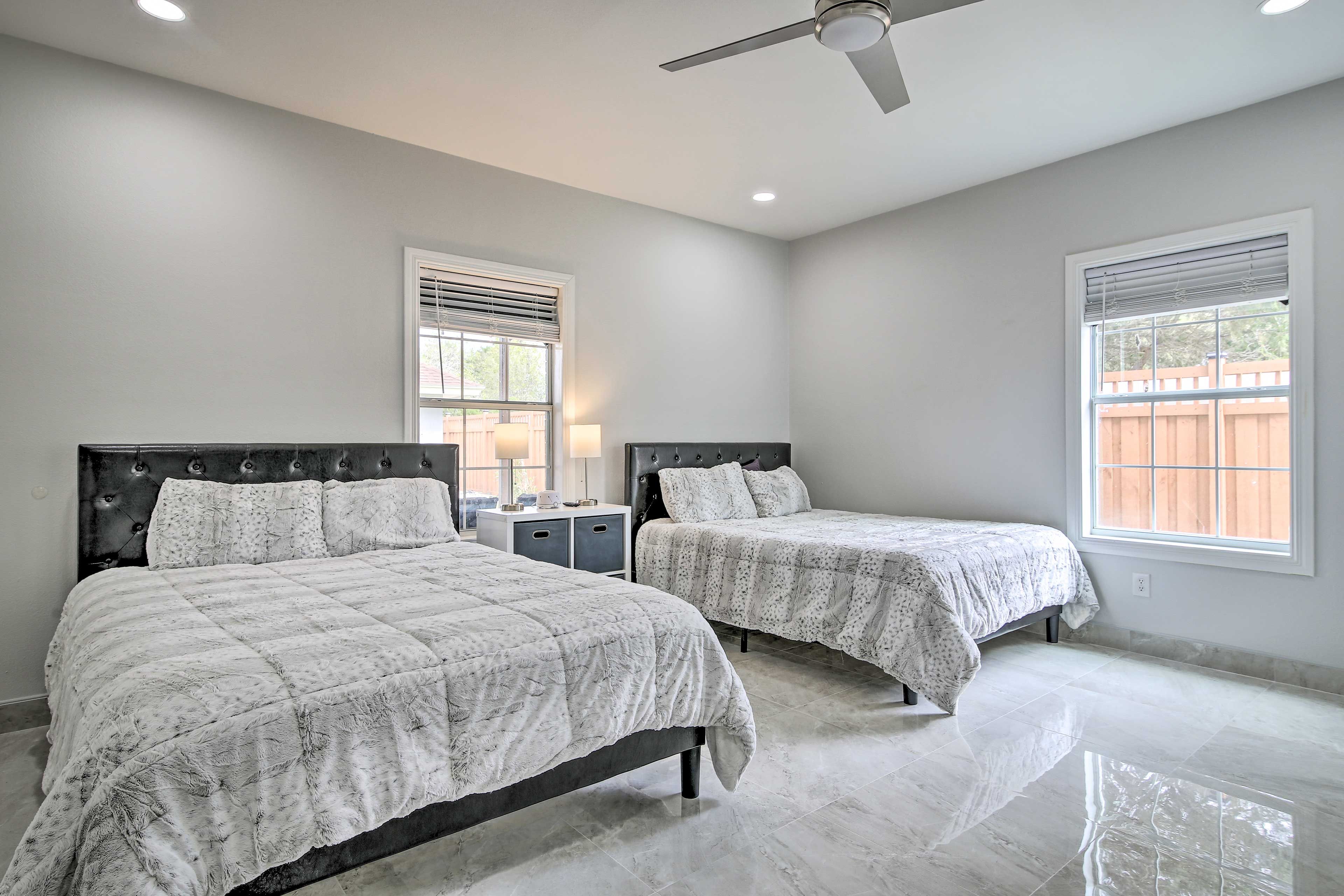 Bedroom | 2 Queen Beds