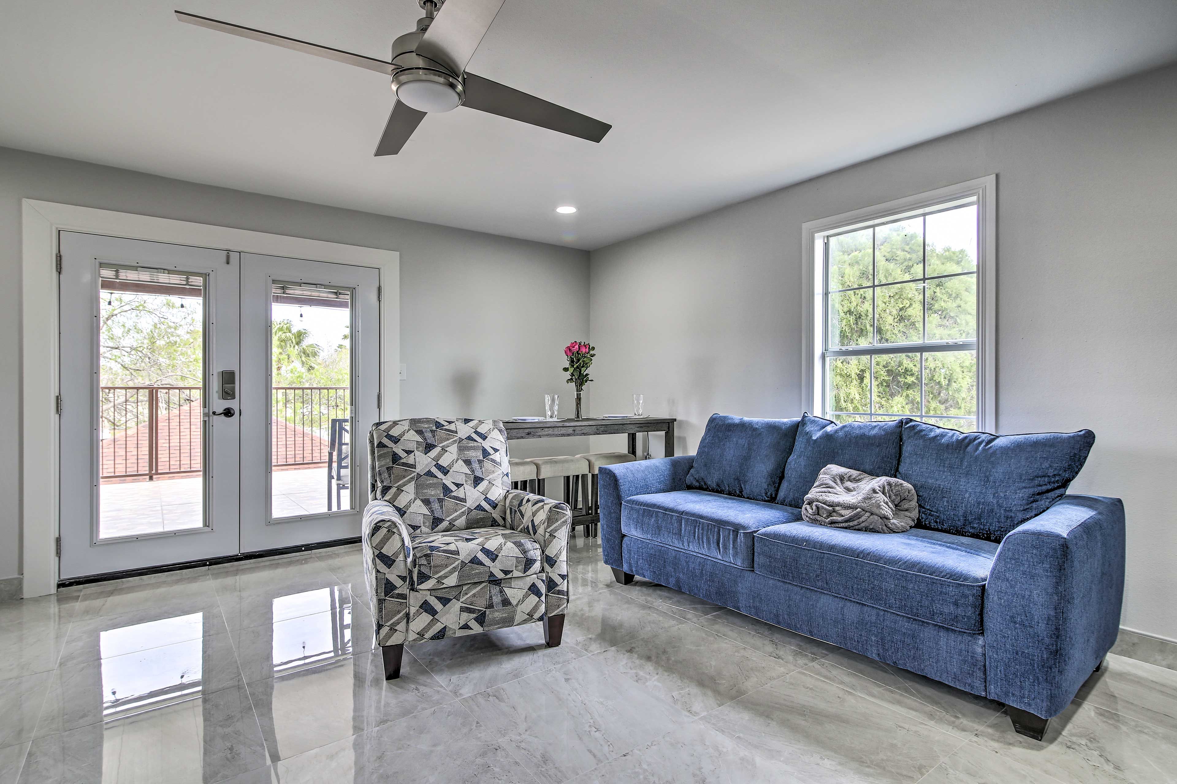 Brownsville Vacation Rental | 1BR | 2BA | Stairs Required | 1,300 Sq Ft
