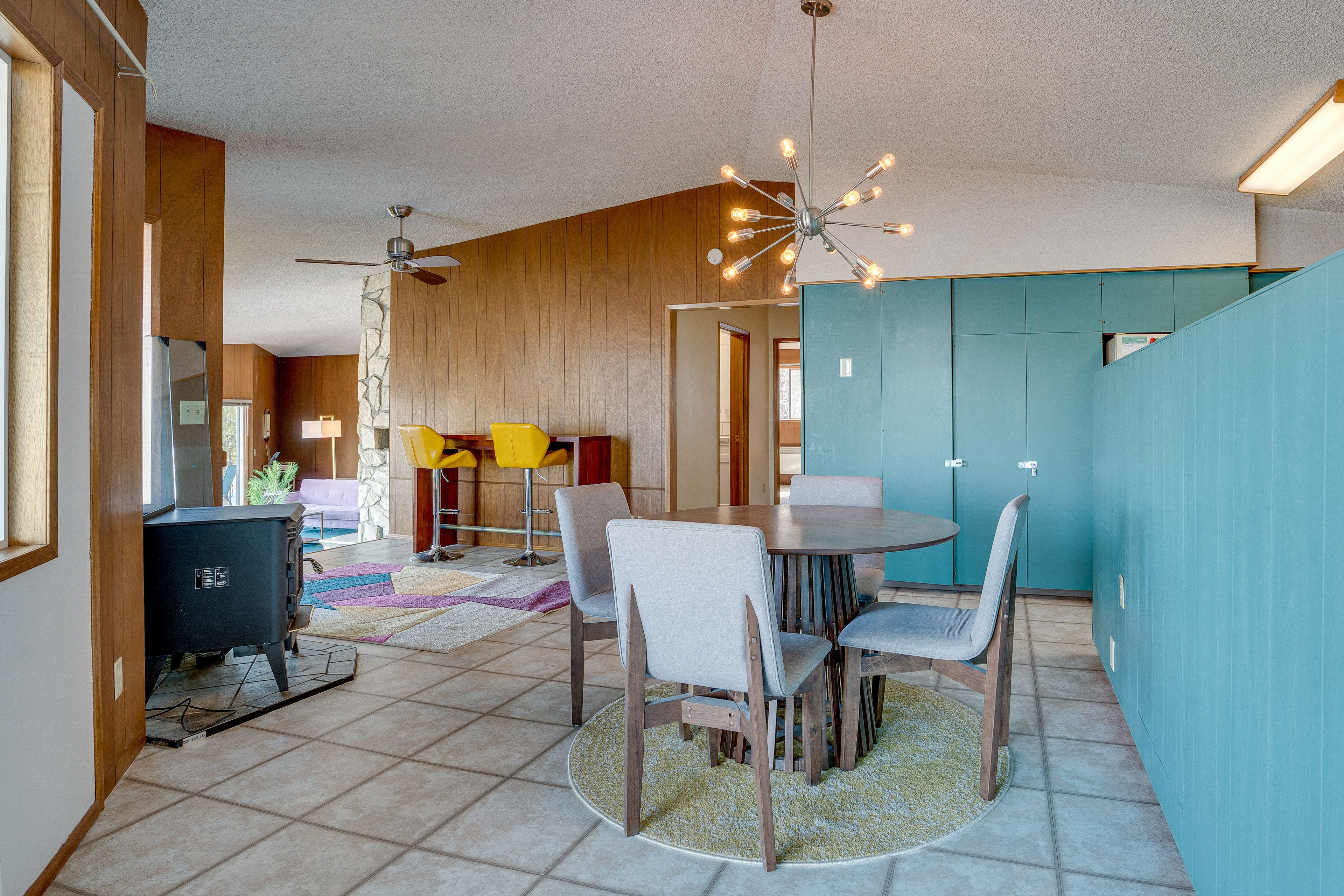 Dining Room | Dishware & Flatware Provided