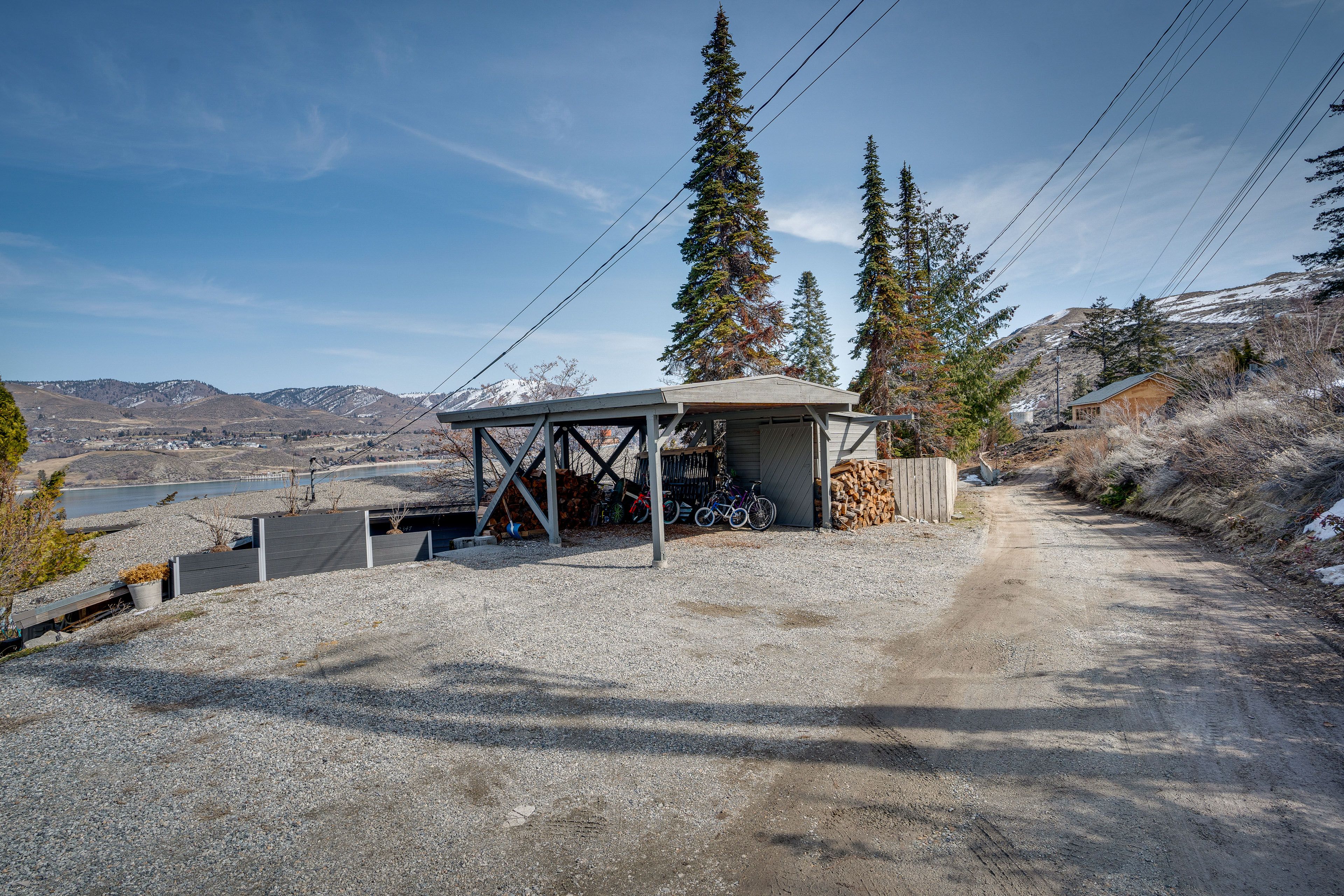 Parking | Carport (1 Vehicle) | Gravel Driveway (3 Vehicles)